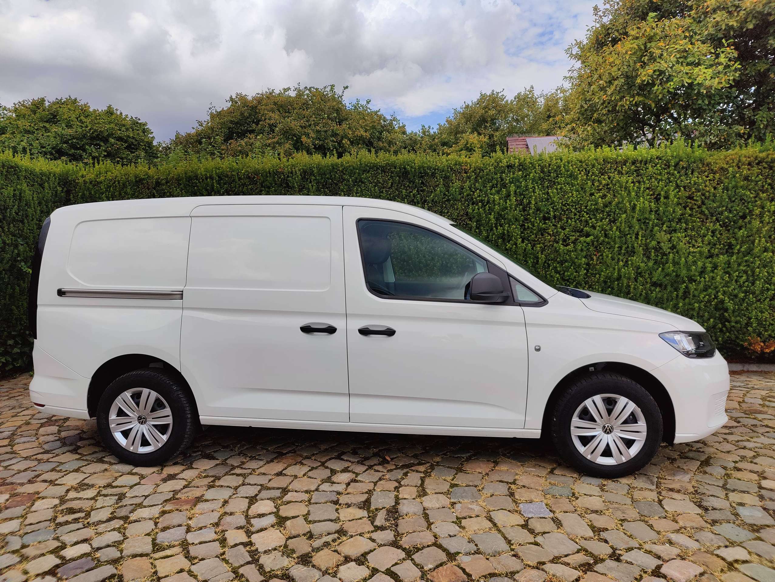 08281777-d065-4703-8823-5cb621fb080d8-volkswagen-caddy-1-5-tsi-maxi-dsg-20260822.jpg