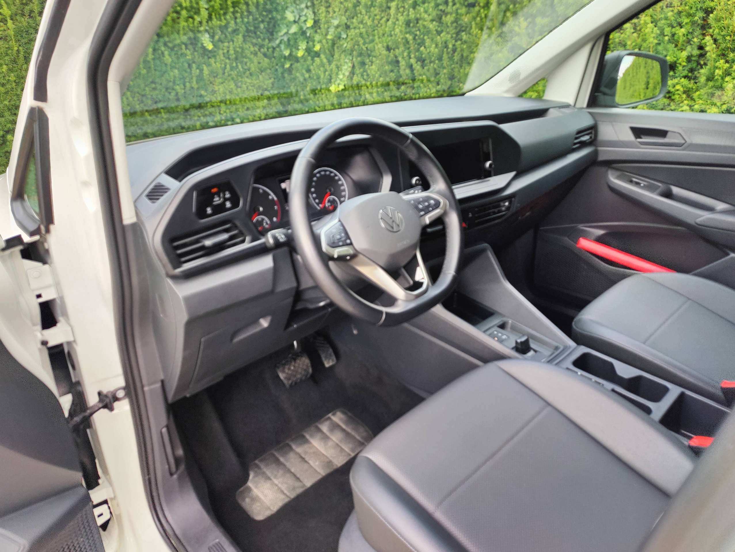 08281777-d065-4703-8823-5cb621fb080d9-volkswagen-caddy-1-5-tsi-maxi-dsg-20260822.jpg