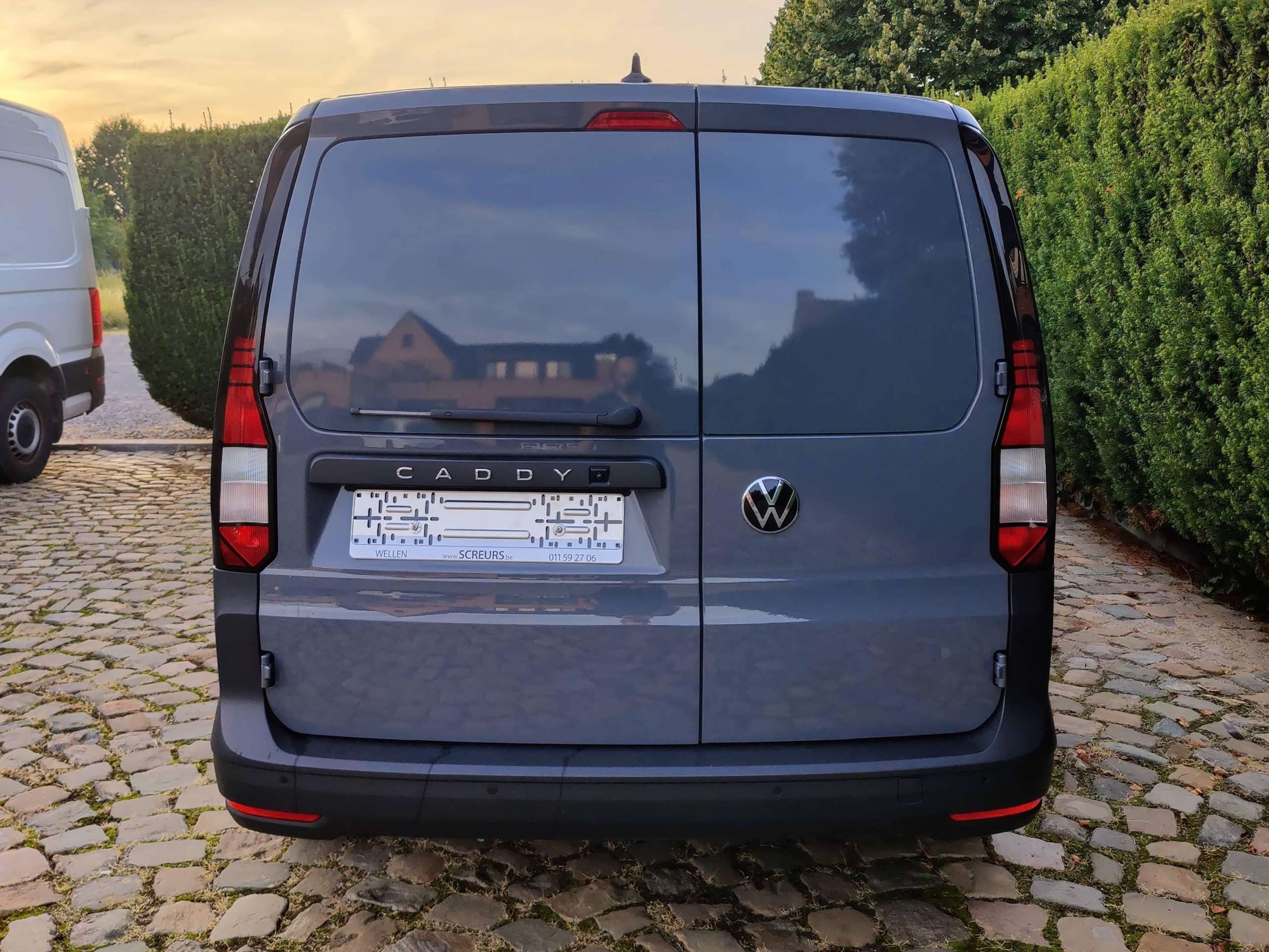 2c0cd059-4367-4ea5-954b-2c08905639b66-volkswagen-caddy-2-0-tdi-maxi-5-plaatsen-lichte-vracht-5-places-utilitaire-camera-de-recul-20260831.jpg