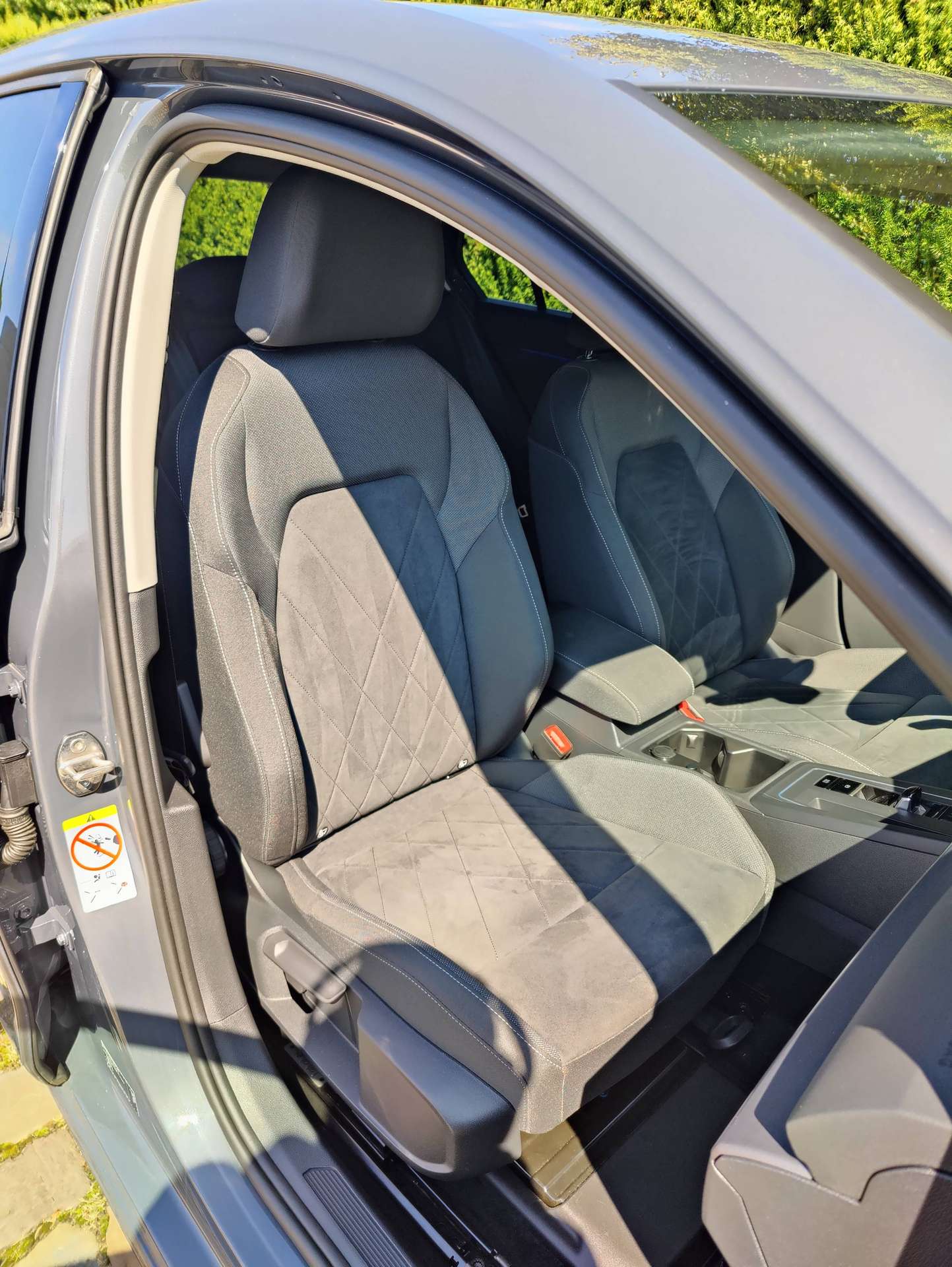 44fb9381-3835-4bb1-a014-acf1202113cc14-volkswagen-golf-viii-1-5-etsi-act-style-20260828.jpg