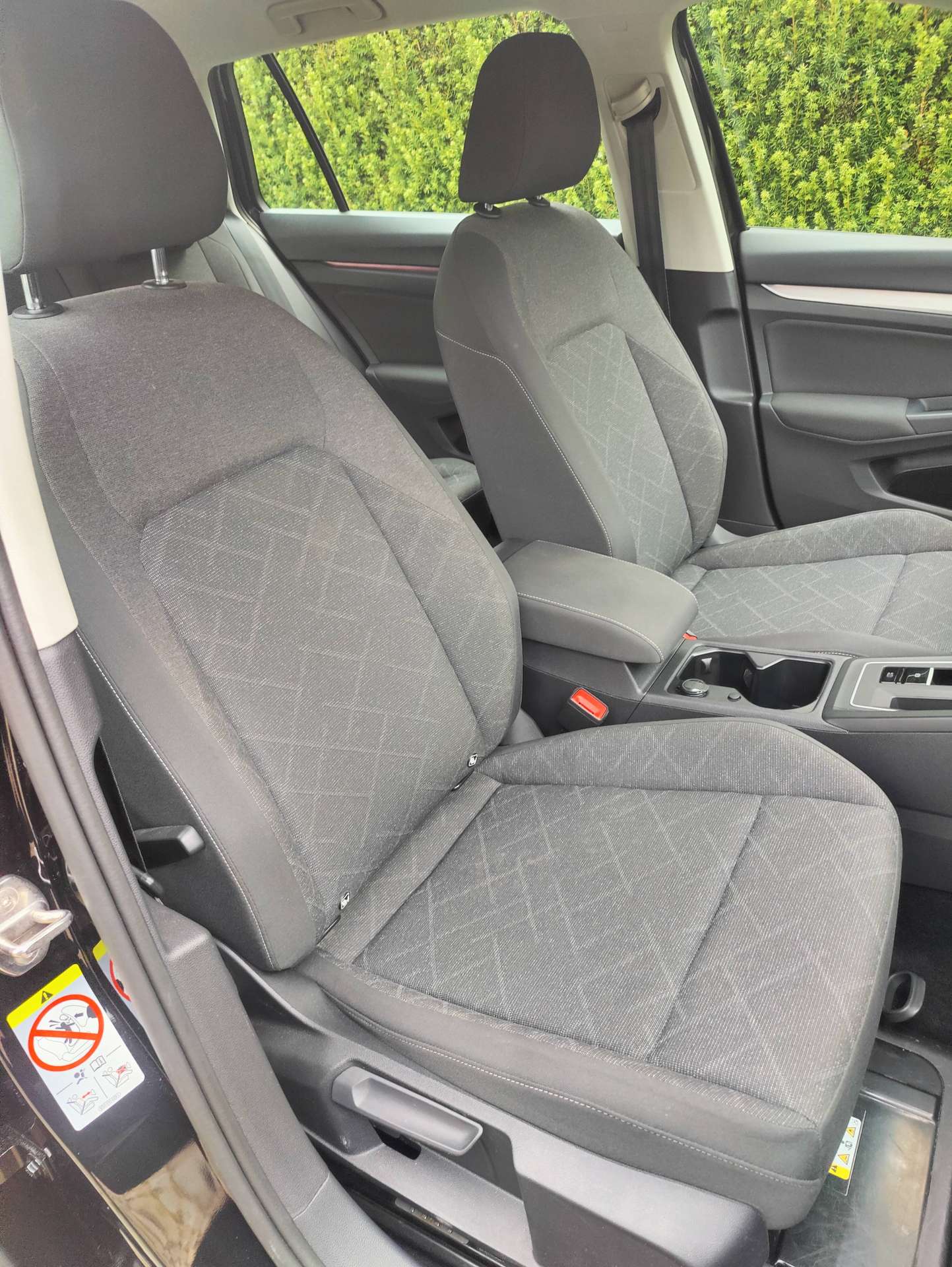 62903b36-1f38-486f-afe5-f8737c2d8c3013-volkswagen-golf-variant-1-0-etsi-life-opf-dsg-81-kw-20260822.jpg