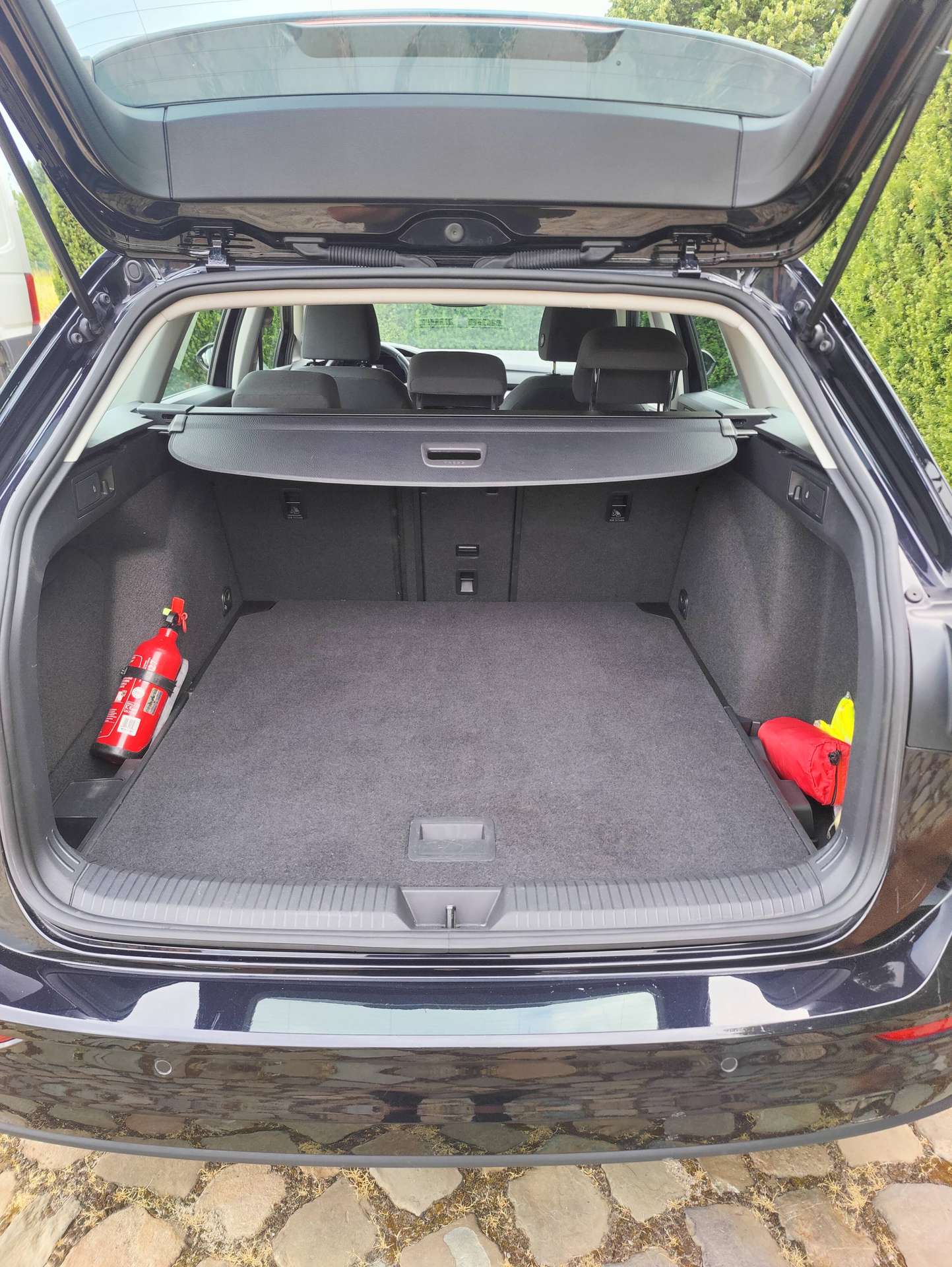 62903b36-1f38-486f-afe5-f8737c2d8c3014-volkswagen-golf-variant-1-0-etsi-life-opf-dsg-81-kw-20260822.jpg
