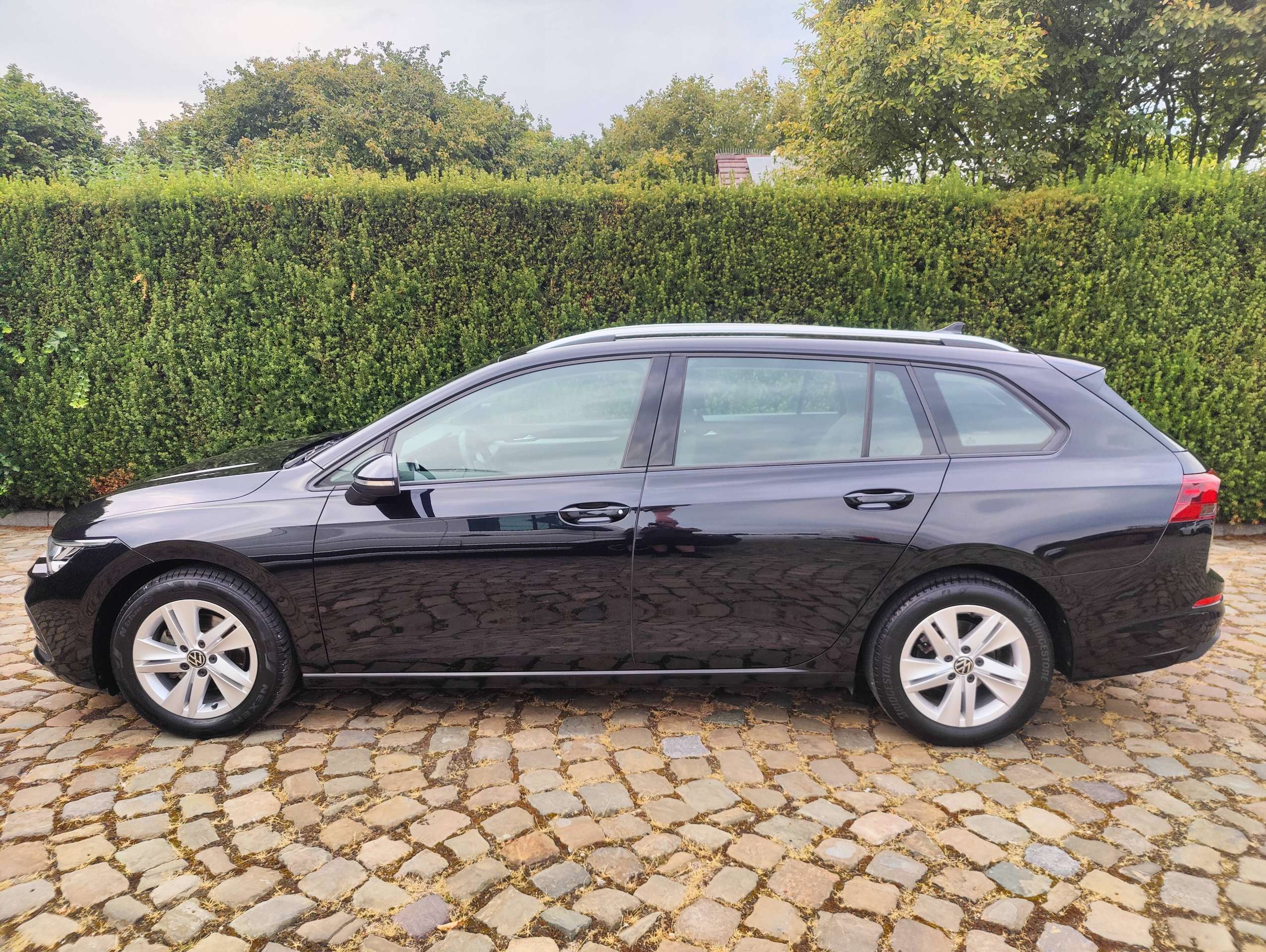 62903b36-1f38-486f-afe5-f8737c2d8c304-volkswagen-golf-variant-1-0-etsi-life-opf-dsg-81-kw-20260822.jpg