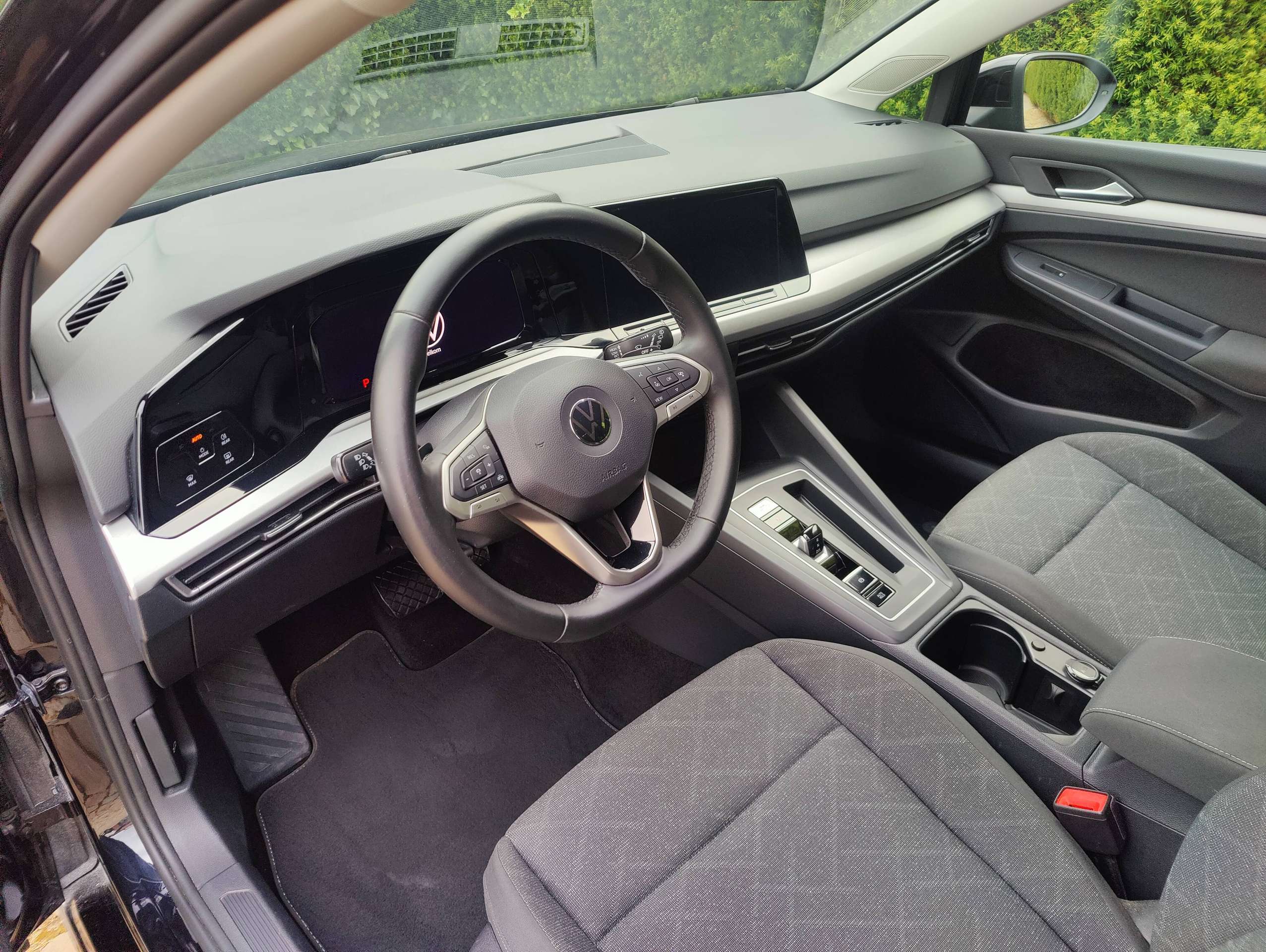 62903b36-1f38-486f-afe5-f8737c2d8c309-volkswagen-golf-variant-1-0-etsi-life-opf-dsg-81-kw-20260822.jpg