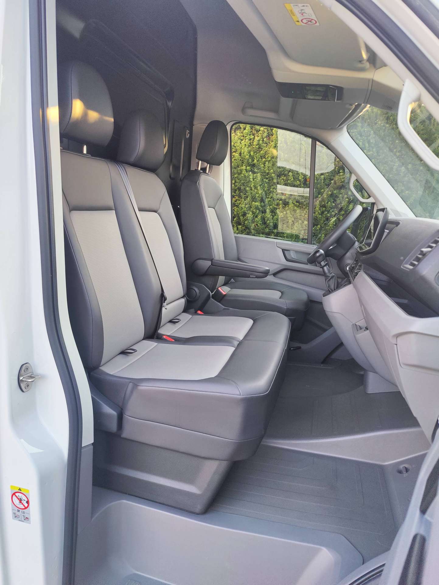 84737104-4534-467f-a552-c48b272aa0d710-volkswagen-crafter-crafter-2-0-cr-tdi-l3h3-20260820.jpg