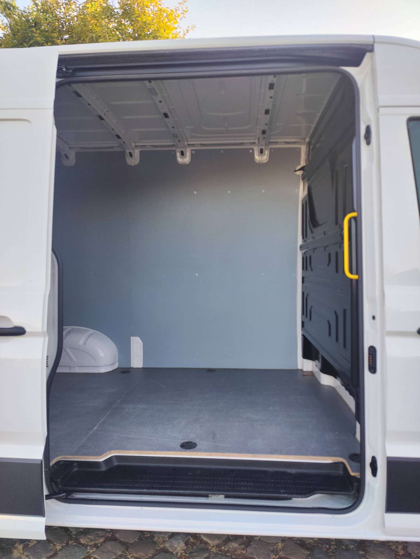 84737104-4534-467f-a552-c48b272aa0d711-volkswagen-crafter-crafter-2-0-cr-tdi-l3h3-20260820.jpg