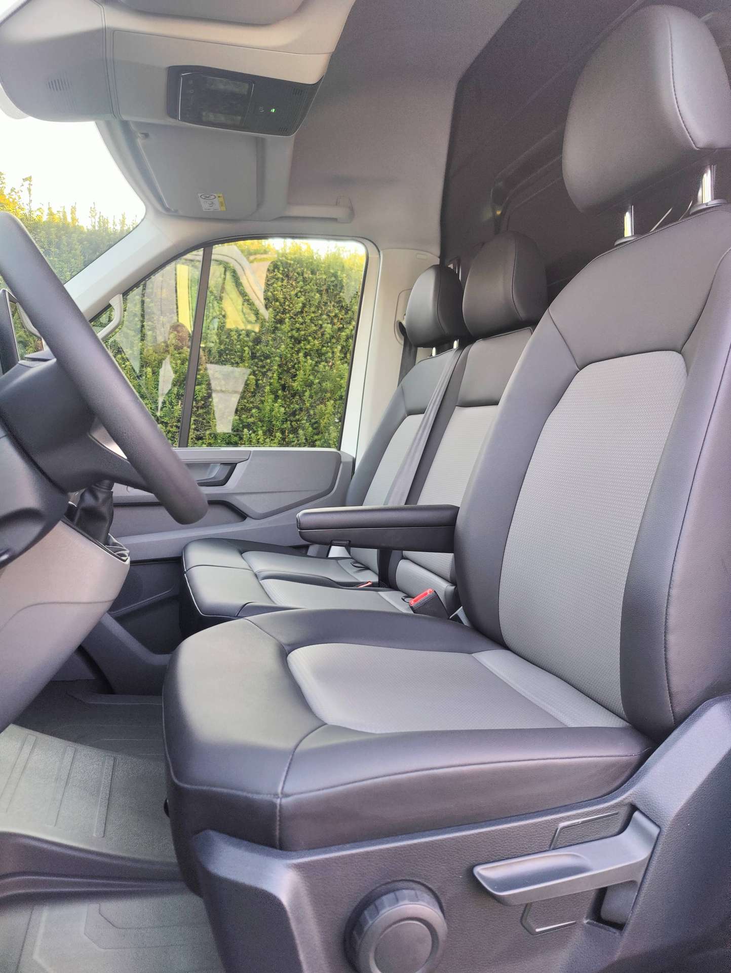 84737104-4534-467f-a552-c48b272aa0d79-volkswagen-crafter-crafter-2-0-cr-tdi-l3h3-20260820.jpg