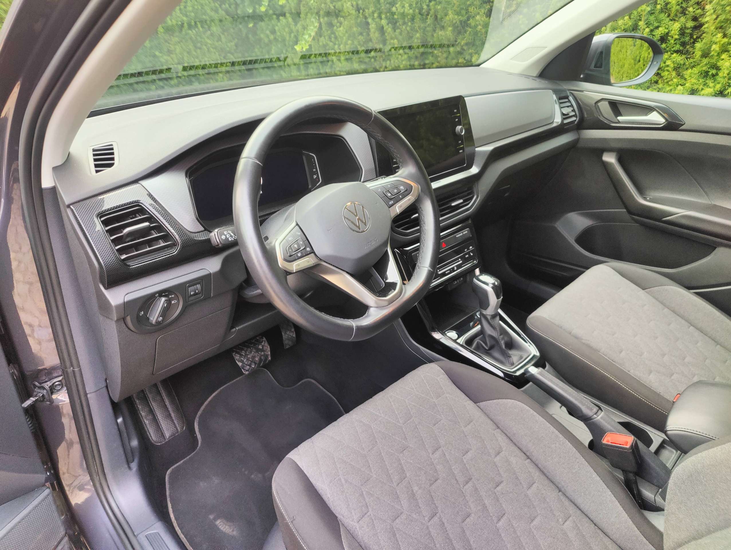 9d085584-ce15-46bf-8718-7a9475770fe610-volkswagen-t-cross-t-cross-1-0-tsi-life-business-opf-dsg-life-business-20260822.jpg