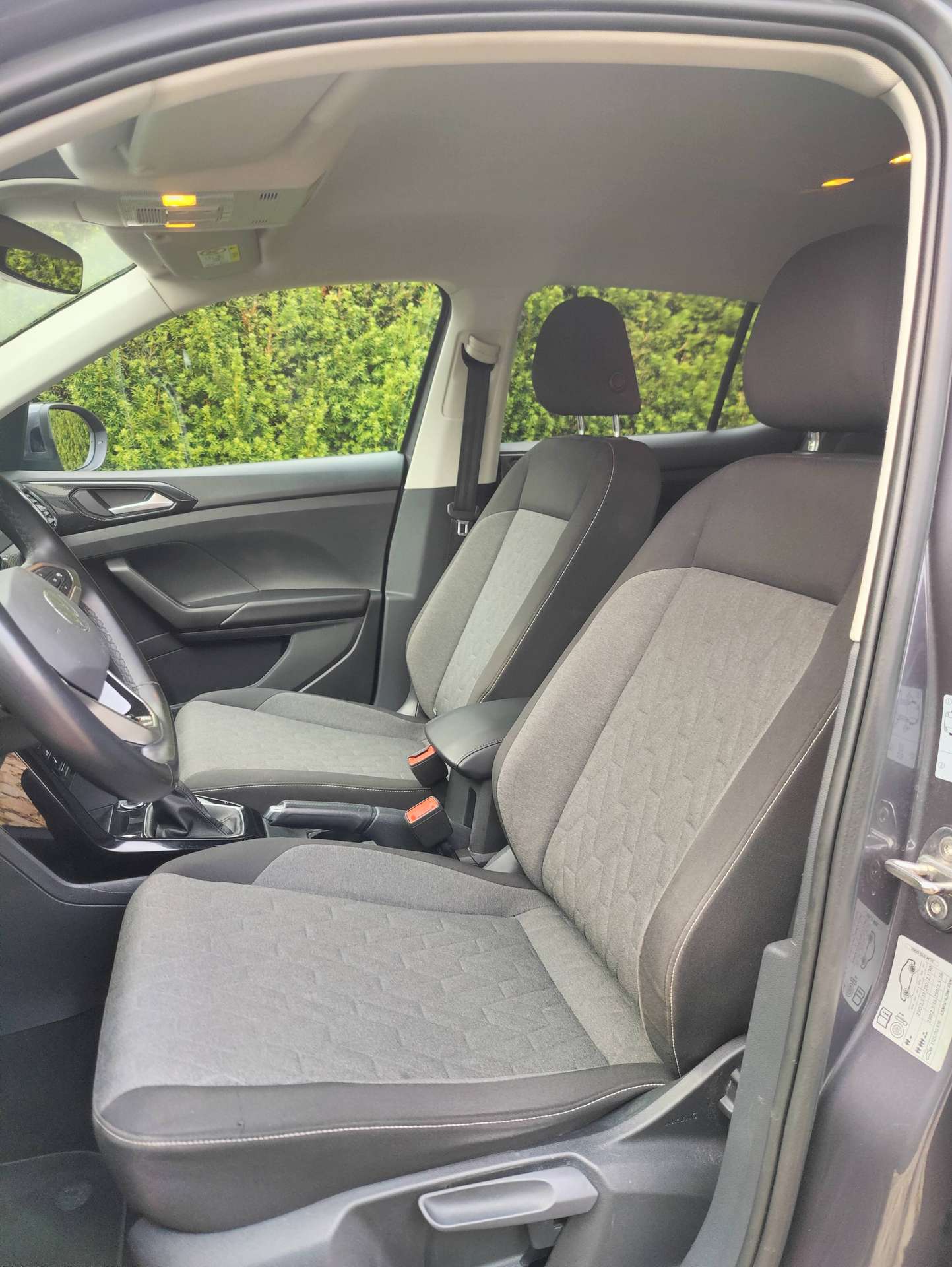9d085584-ce15-46bf-8718-7a9475770fe611-volkswagen-t-cross-t-cross-1-0-tsi-life-business-opf-dsg-life-business-20260822.jpg