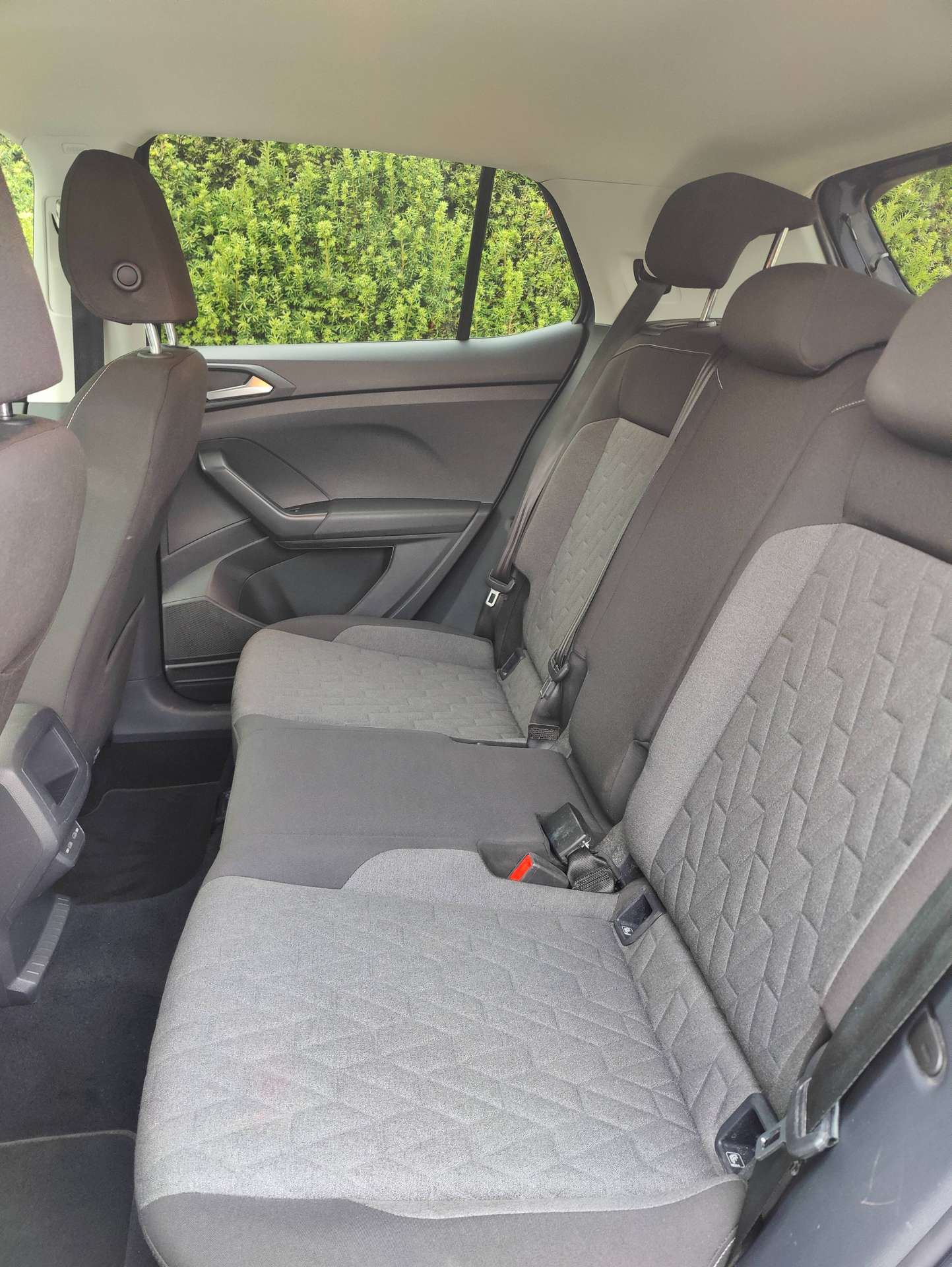 9d085584-ce15-46bf-8718-7a9475770fe612-volkswagen-t-cross-t-cross-1-0-tsi-life-business-opf-dsg-life-business-20260822.jpg