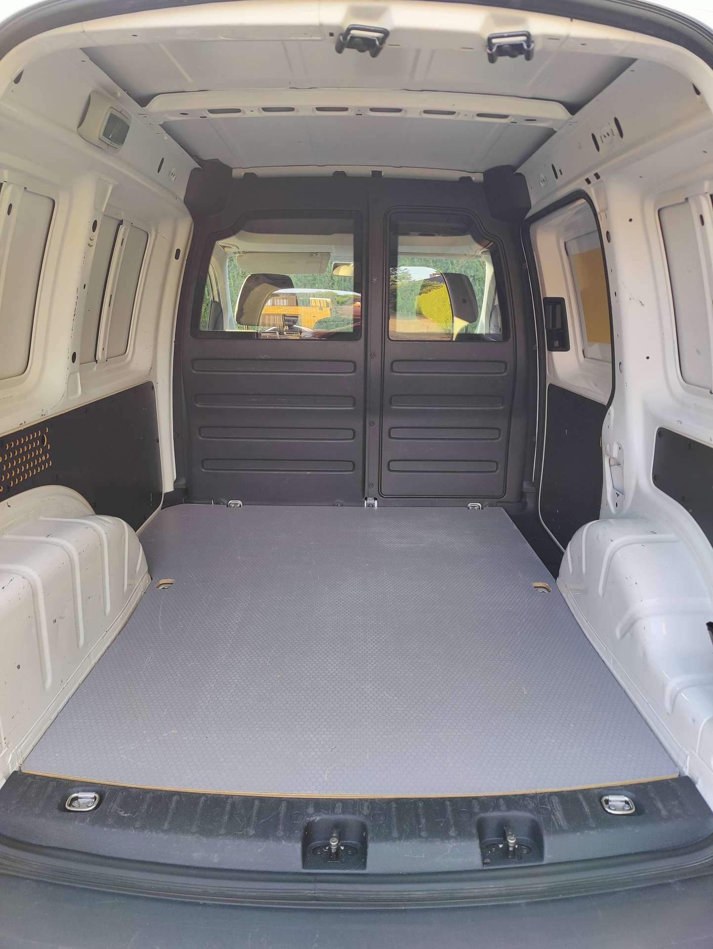 b02e4d02-7a1e-46d6-aeb5-76919765b3cc11-volkswagen-caddy-2-0-cr-tdi-scr-eu6-20260825.jpg