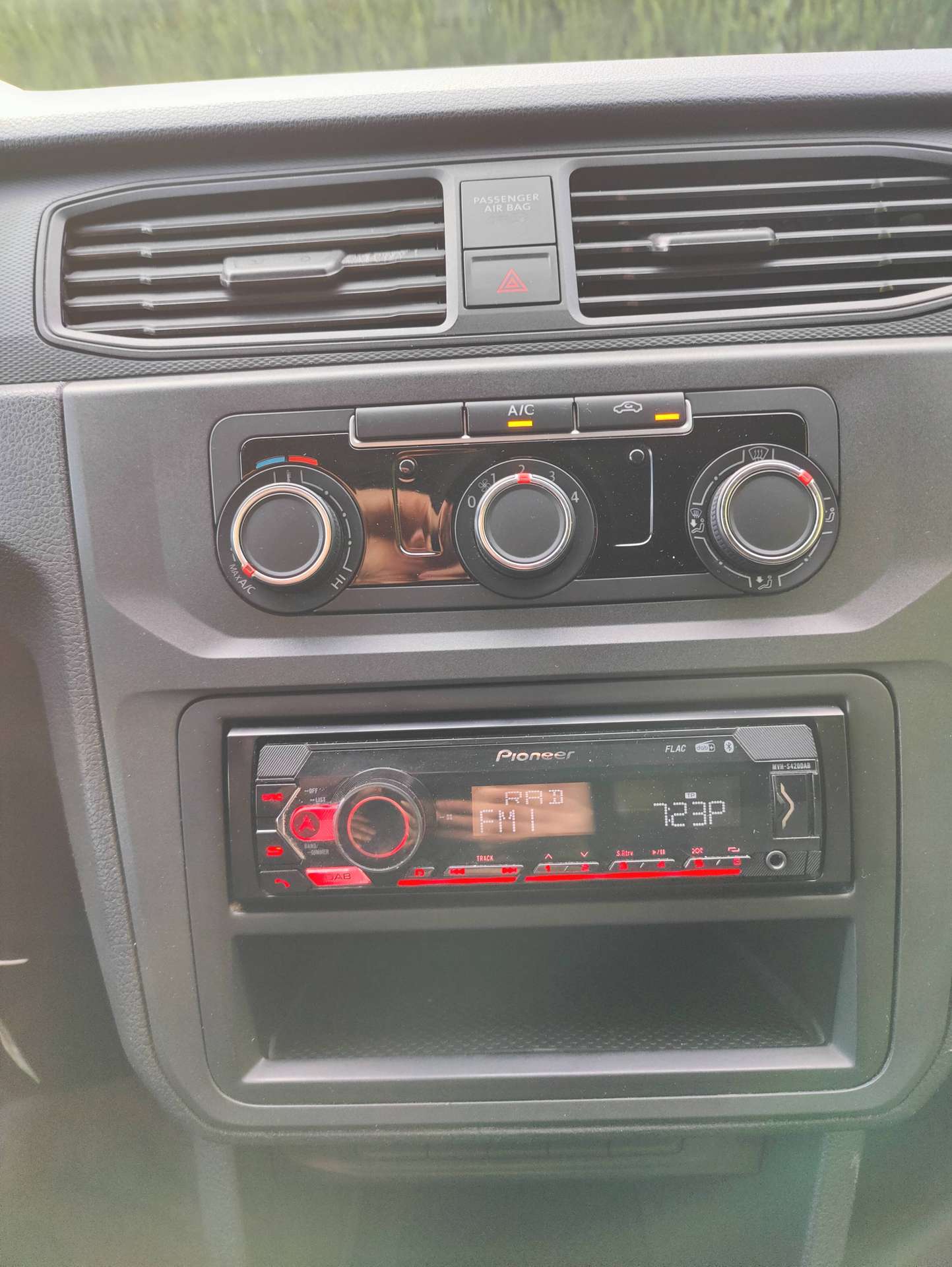 b02e4d02-7a1e-46d6-aeb5-76919765b3cc14-volkswagen-caddy-2-0-cr-tdi-scr-eu6-20260825.jpg