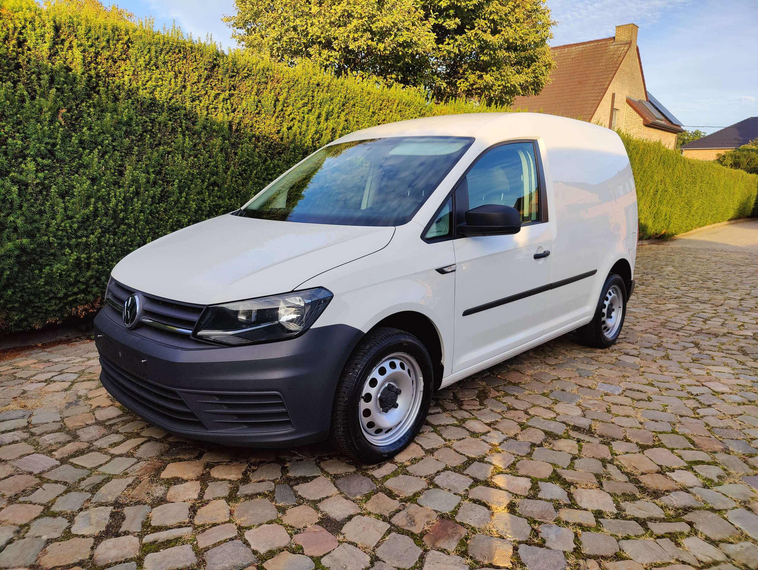 b02e4d02-7a1e-46d6-aeb5-76919765b3cc3-volkswagen-caddy-2-0-cr-tdi-scr-eu6-20260825.jpg