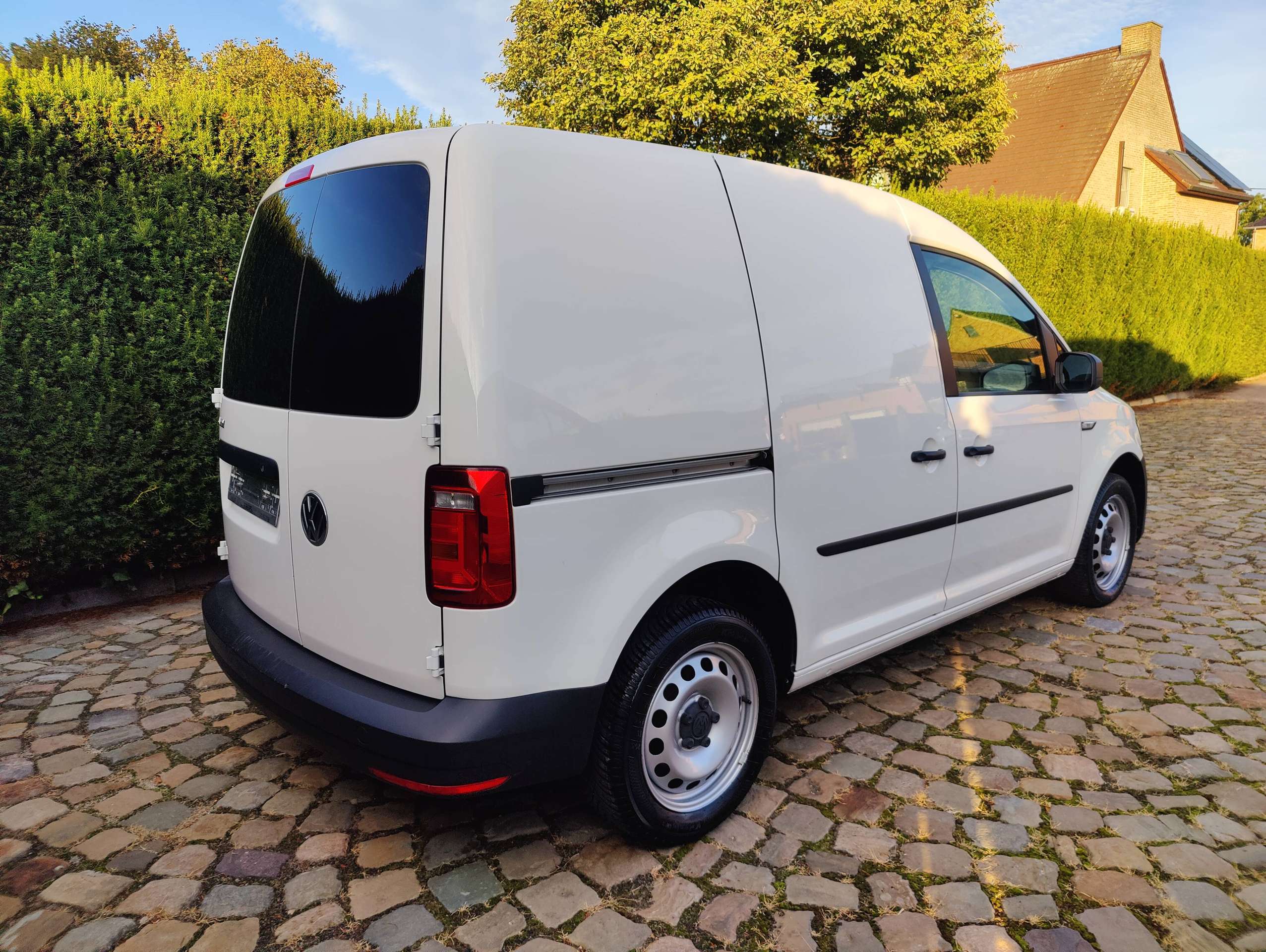 b02e4d02-7a1e-46d6-aeb5-76919765b3cc7-volkswagen-caddy-2-0-cr-tdi-scr-eu6-20260825.jpg
