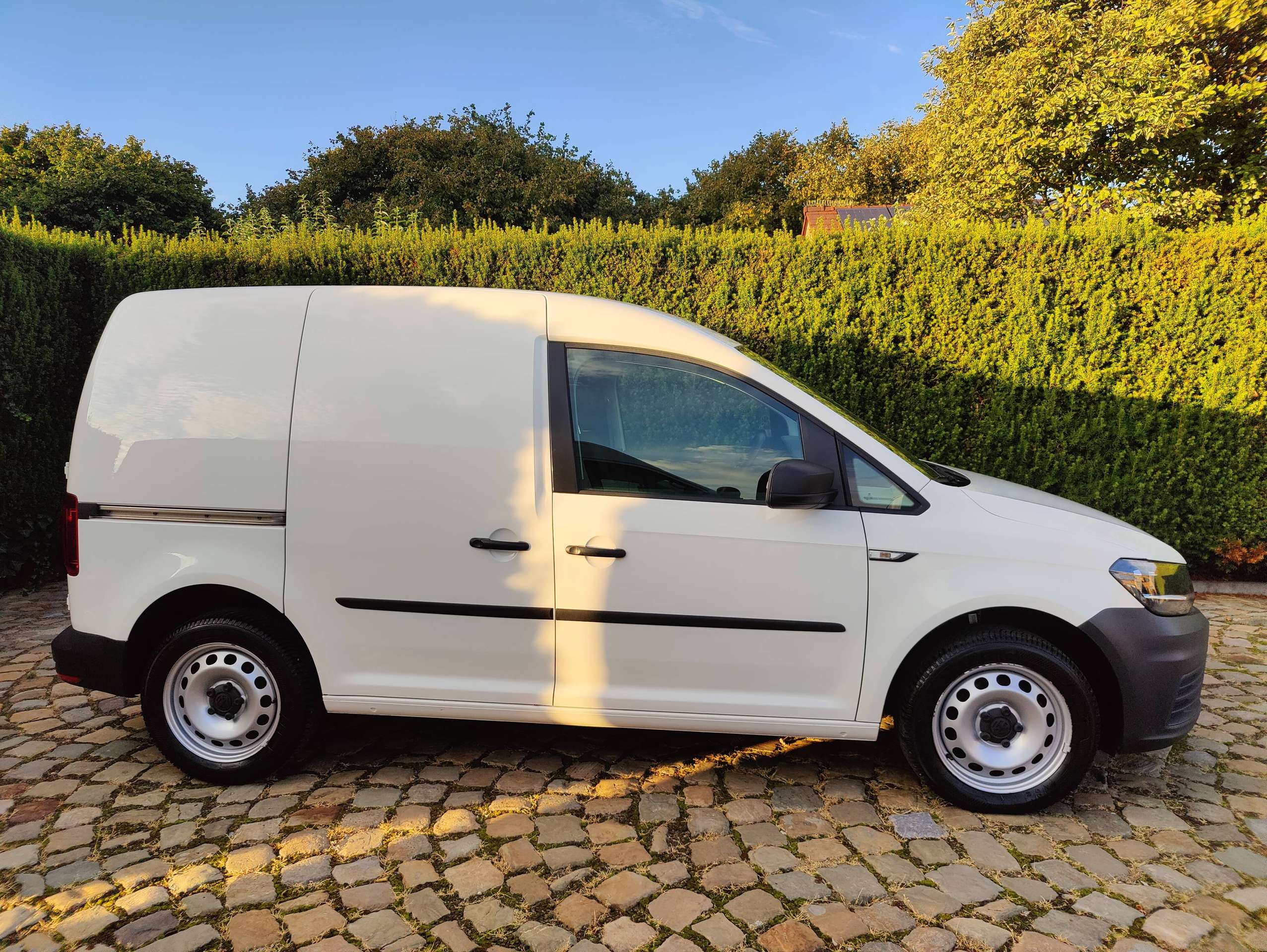 b02e4d02-7a1e-46d6-aeb5-76919765b3cc8-volkswagen-caddy-2-0-cr-tdi-scr-eu6-20260825.jpg