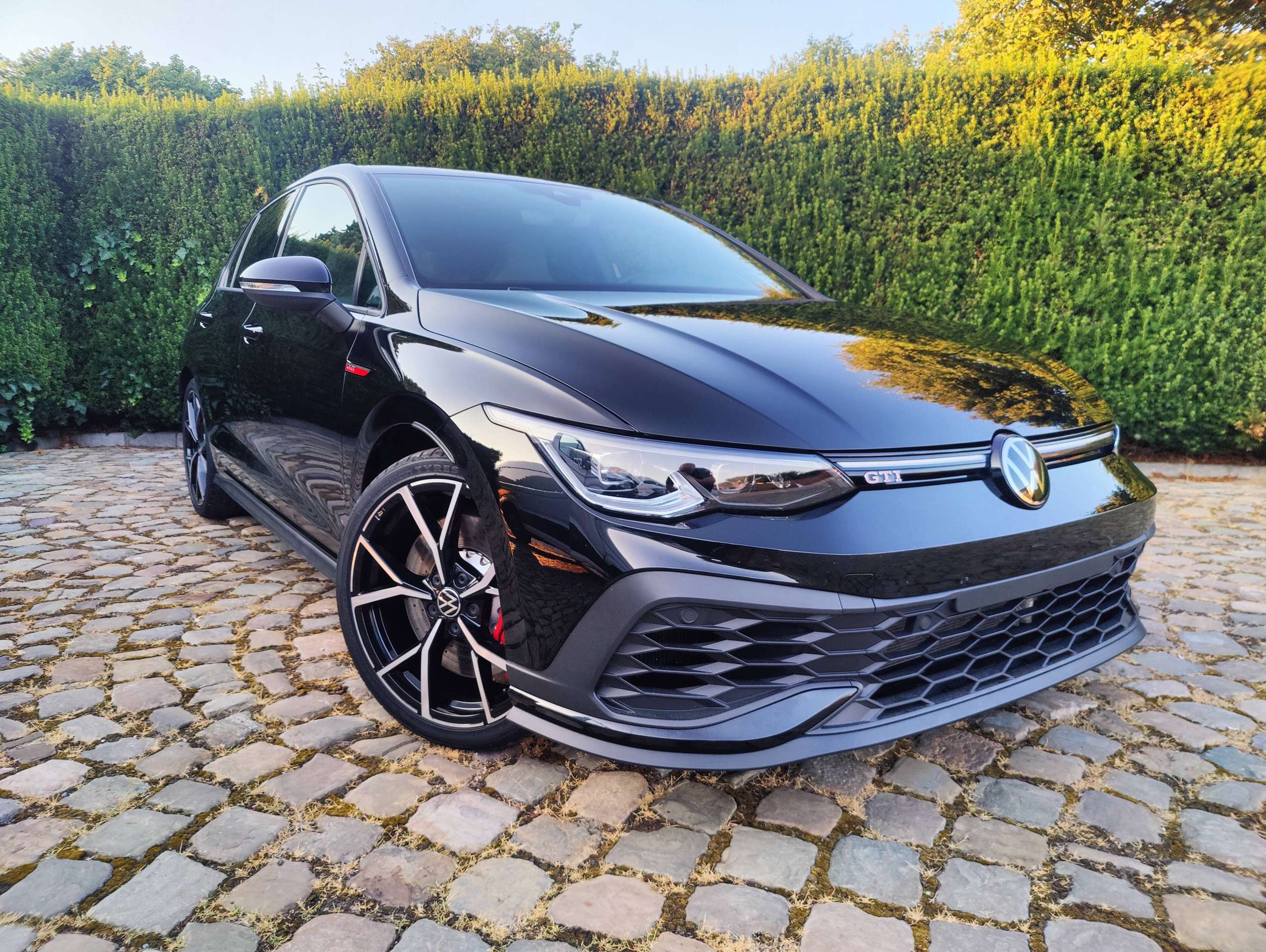 b777bce5-1e09-4c5d-b6ad-088ee6692c6d1-volkswagen-golf-gti-golf-2-0-tsi-gti-clubsport-opf-dsg-akrapovic-20260801.jpg