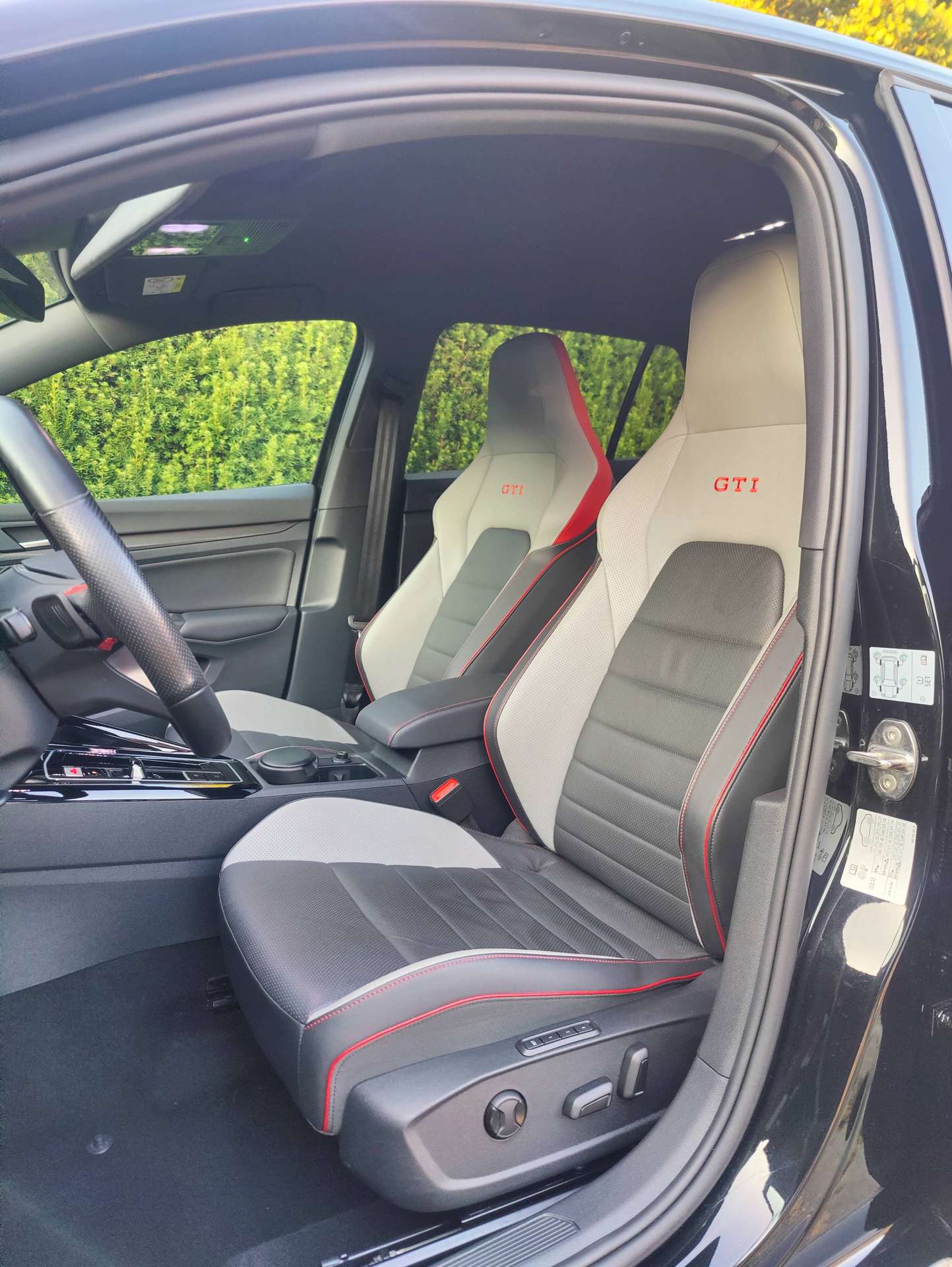 b777bce5-1e09-4c5d-b6ad-088ee6692c6d13-volkswagen-golf-gti-golf-2-0-tsi-gti-clubsport-opf-dsg-akrapovic-20260801.jpg