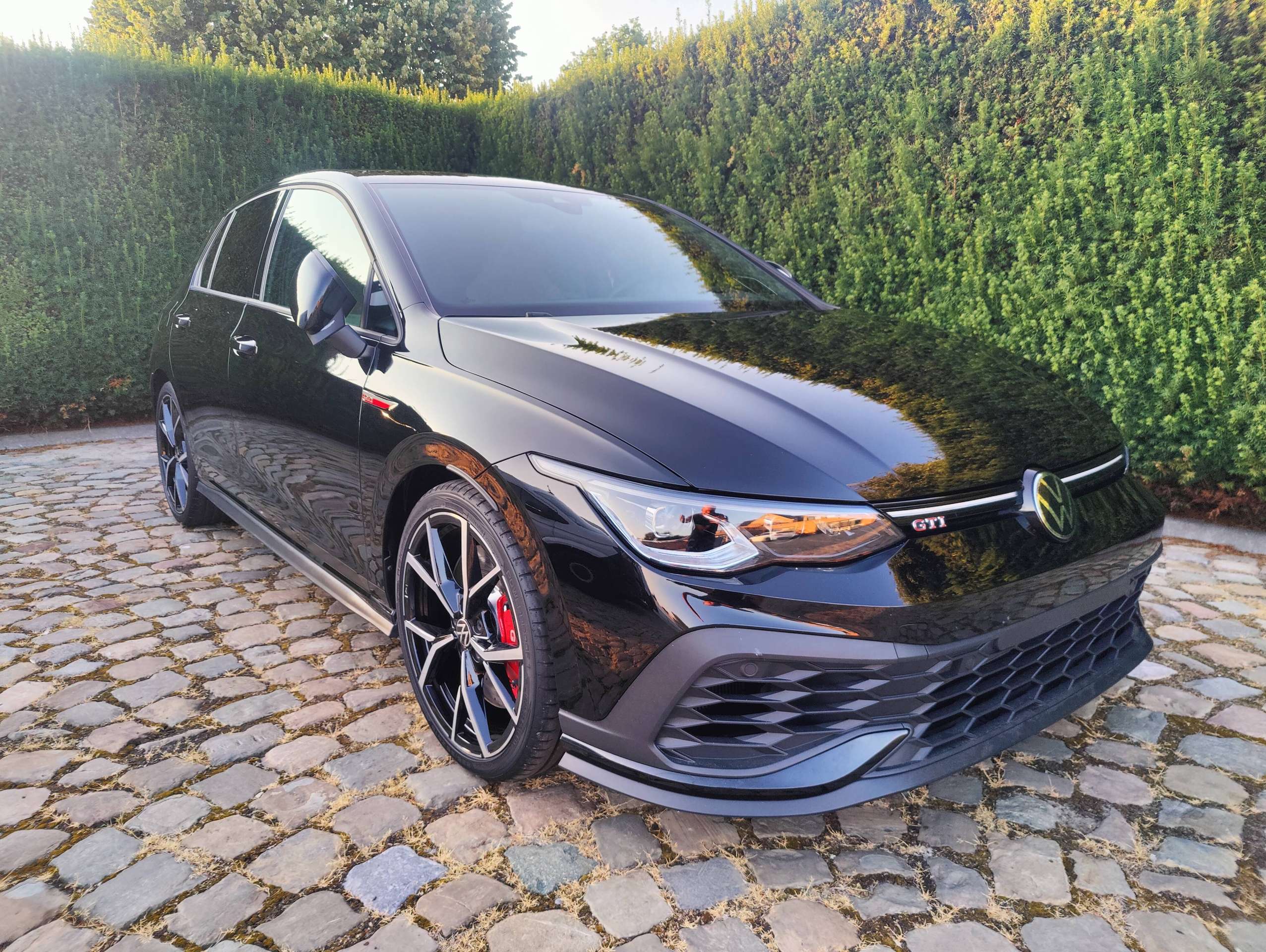 b777bce5-1e09-4c5d-b6ad-088ee6692c6d2-volkswagen-golf-gti-golf-2-0-tsi-gti-clubsport-opf-dsg-akrapovic-20260801.jpg