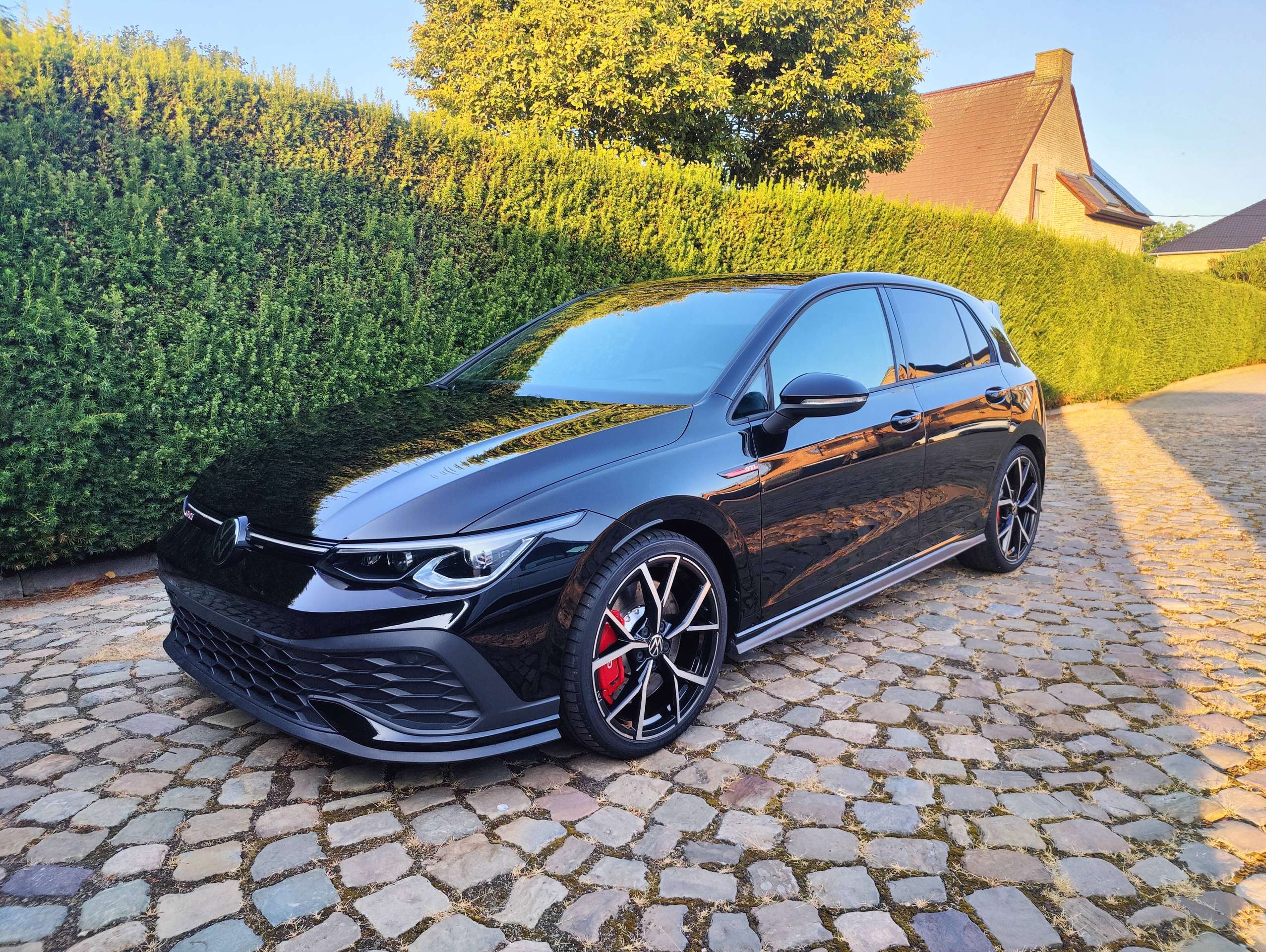b777bce5-1e09-4c5d-b6ad-088ee6692c6d4-volkswagen-golf-gti-golf-2-0-tsi-gti-clubsport-opf-dsg-akrapovic-20260801.jpg