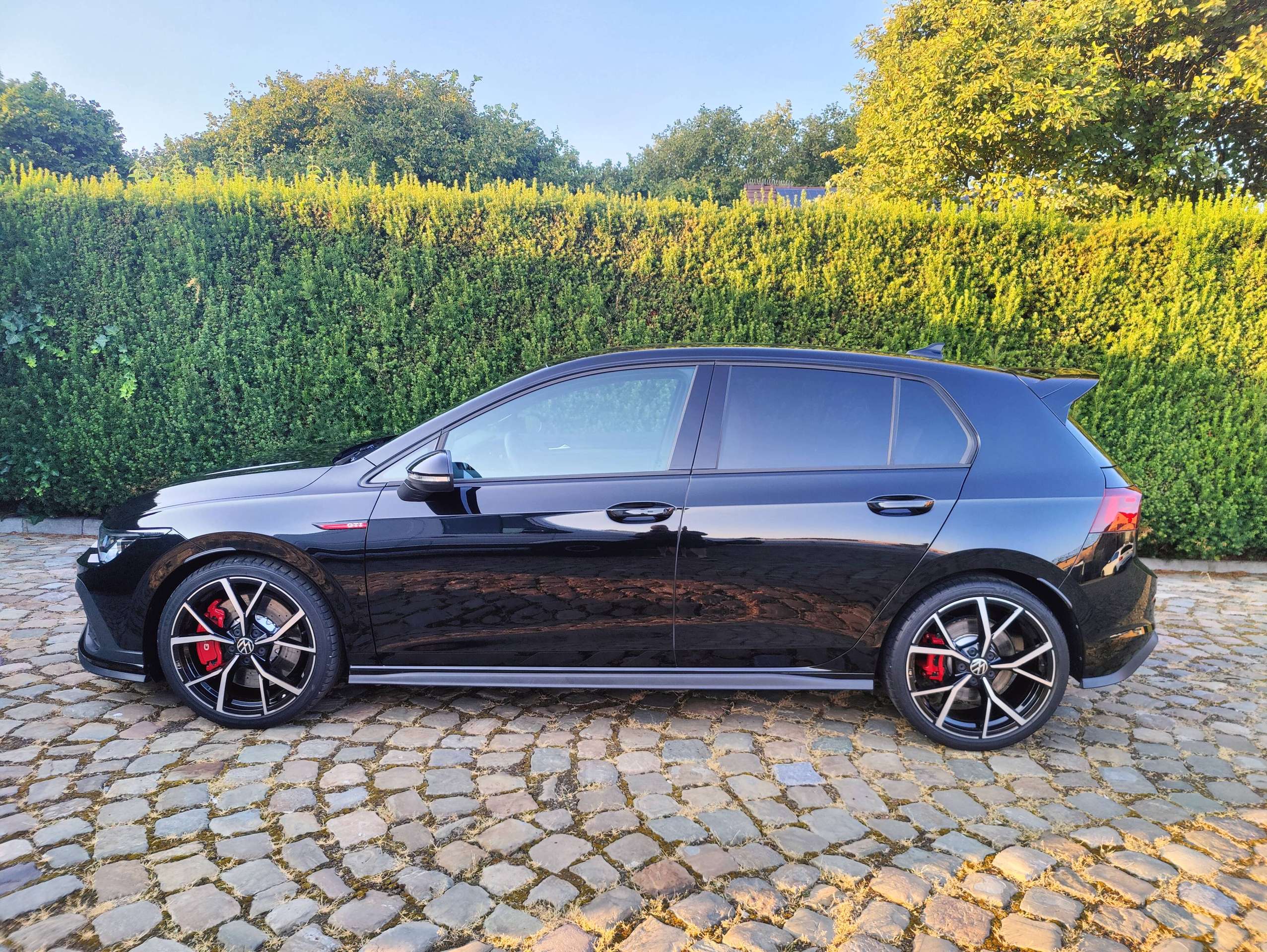 b777bce5-1e09-4c5d-b6ad-088ee6692c6d5-volkswagen-golf-gti-golf-2-0-tsi-gti-clubsport-opf-dsg-akrapovic-20260801.jpg