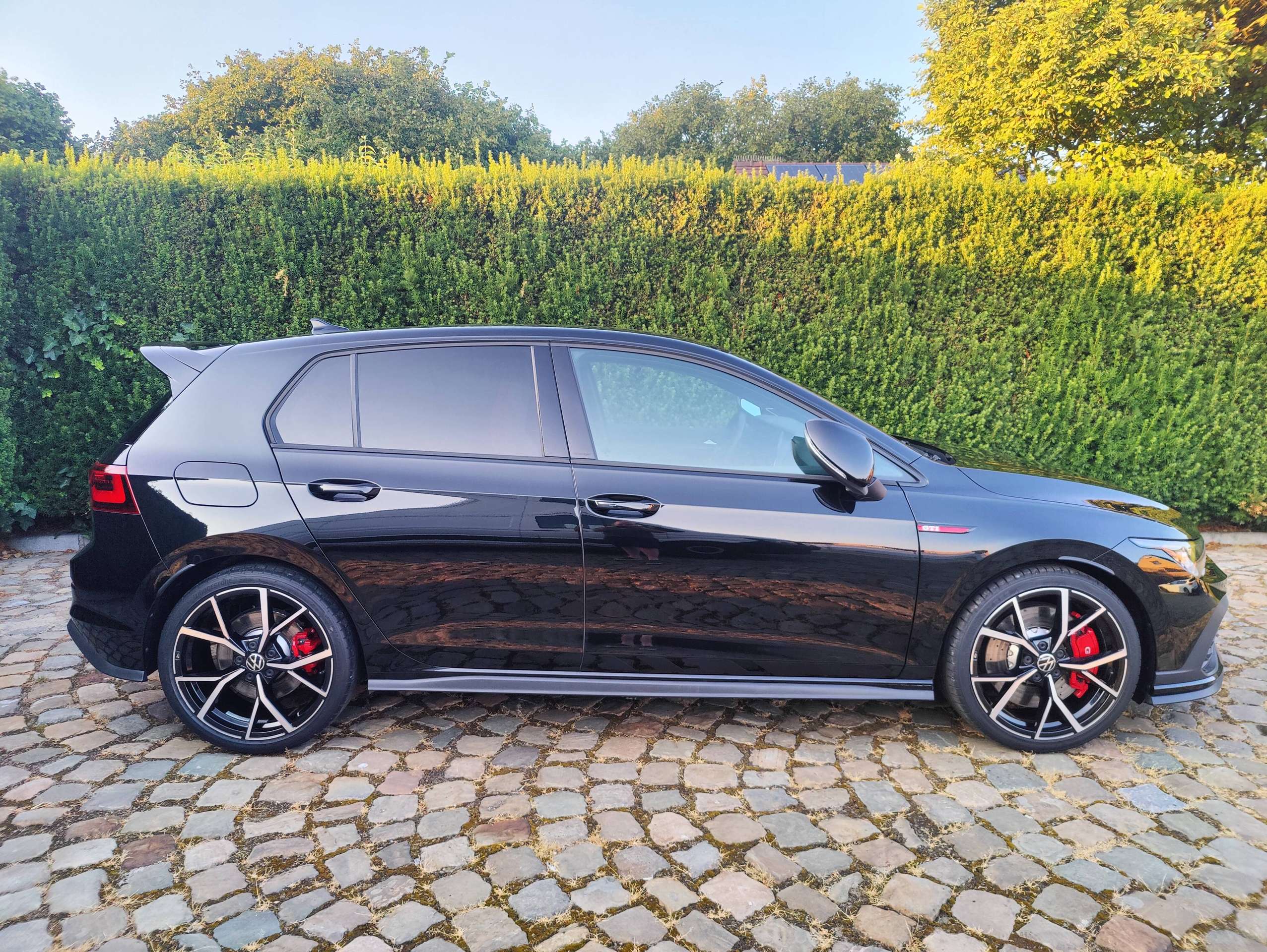b777bce5-1e09-4c5d-b6ad-088ee6692c6d9-volkswagen-golf-gti-golf-2-0-tsi-gti-clubsport-opf-dsg-akrapovic-20260801.jpg