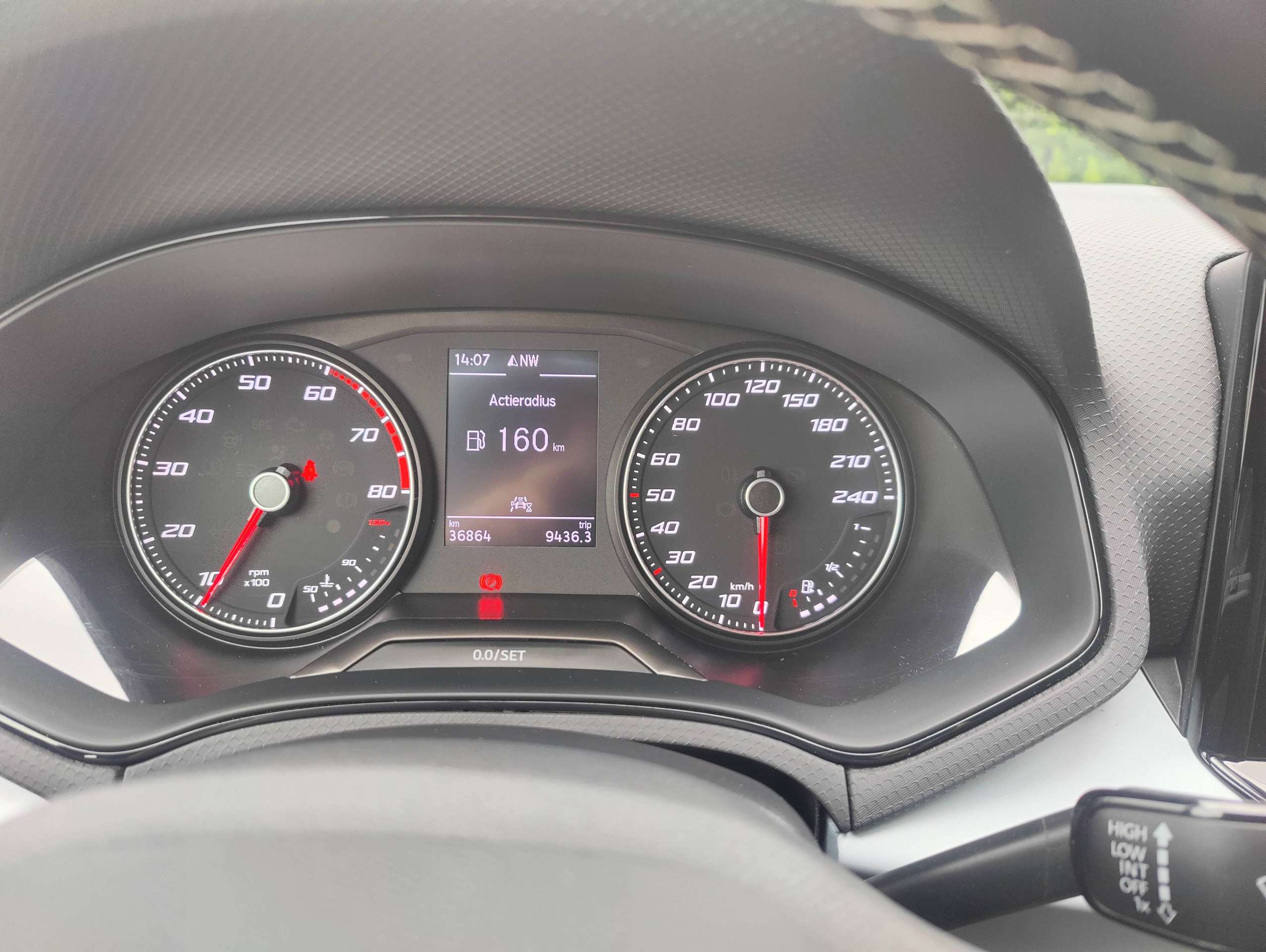 c99efad8-766c-4f1d-a118-40fe0d6739b015-seat-arona-arona-1-0-tsi-move-navi-full-link-20260808.jpg