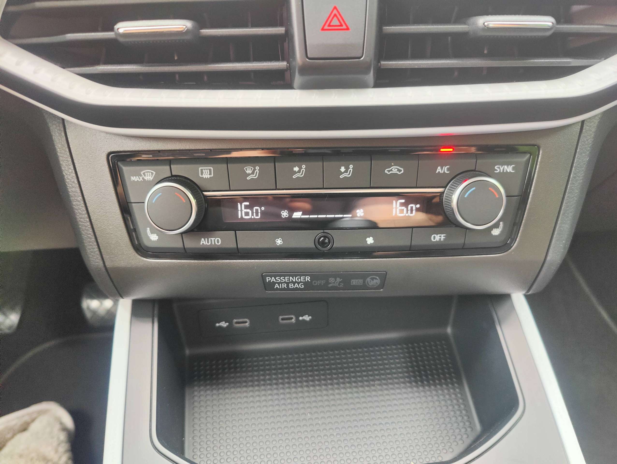 c99efad8-766c-4f1d-a118-40fe0d6739b021-seat-arona-arona-1-0-tsi-move-navi-full-link-20260808.jpg