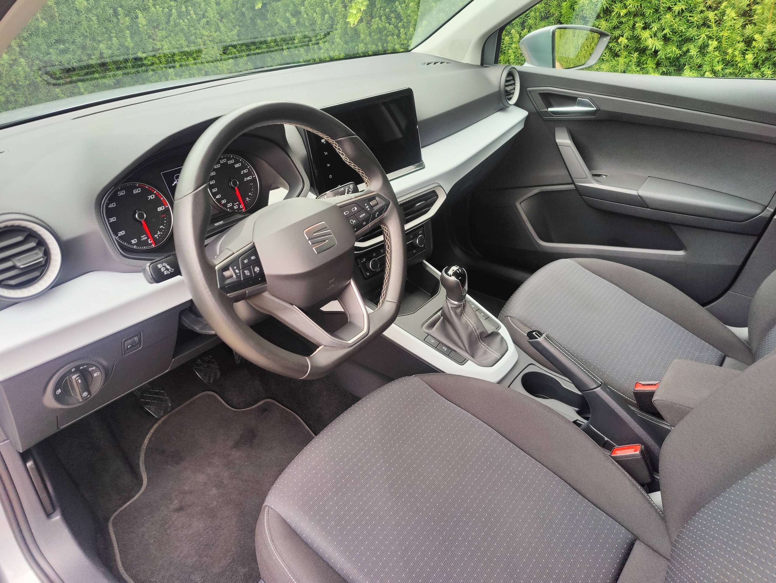 c99efad8-766c-4f1d-a118-40fe0d6739b09-seat-arona-arona-1-0-tsi-move-navi-full-link-20260808.jpg