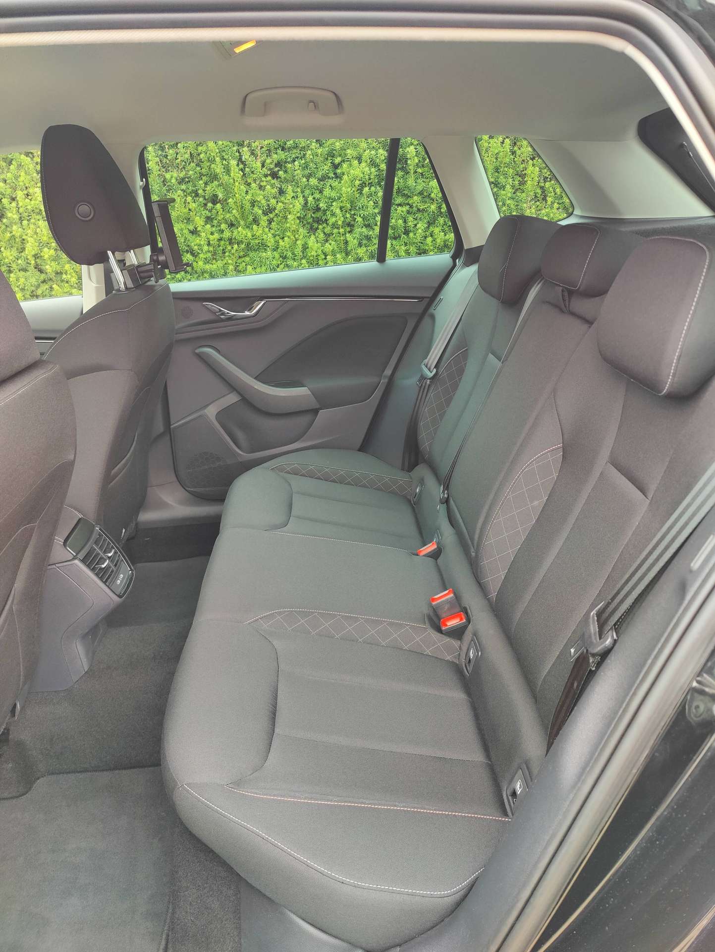 d4de658e-25cd-466a-b7fe-f3cf8e6dfe3111-skoda-kamiq-kamiq-1-0-tsi-clever-dsg-20260808.jpg
