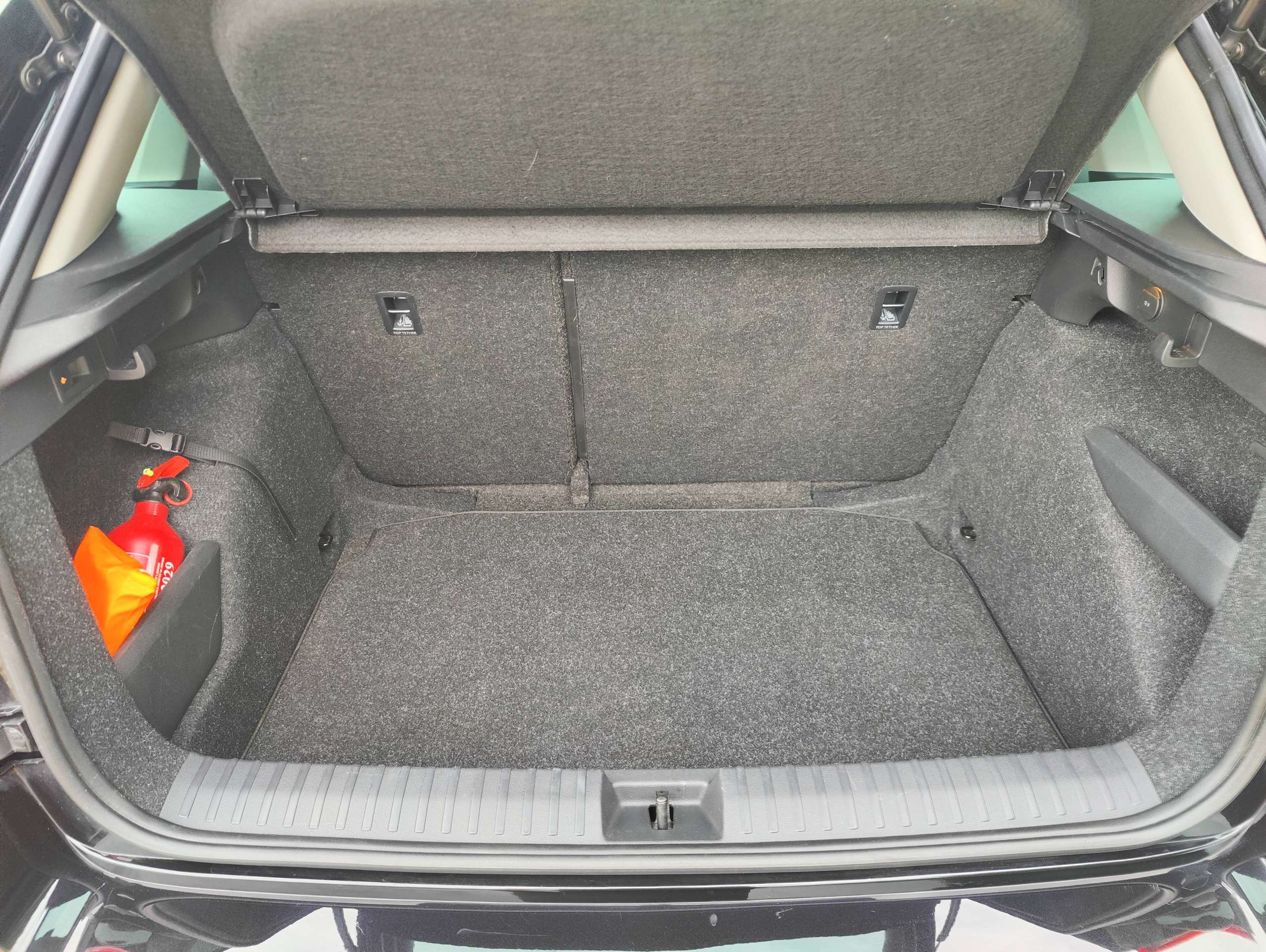 d4de658e-25cd-466a-b7fe-f3cf8e6dfe3114-skoda-kamiq-kamiq-1-0-tsi-clever-dsg-20260808.jpg