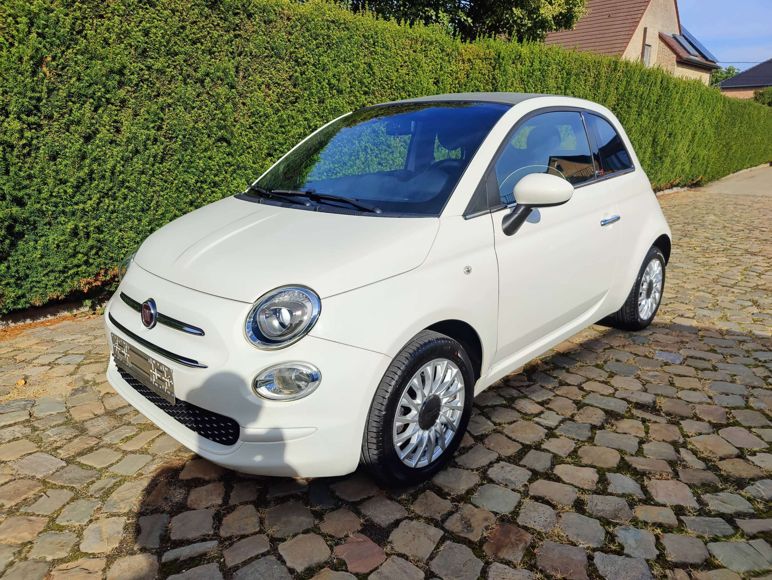 d9db9e01-1a3f-43b7-8b4f-5354ed8418d010-fiat-500c-500c-1-2i-lounge-eu6d-temp-lounge-20260831.jpg