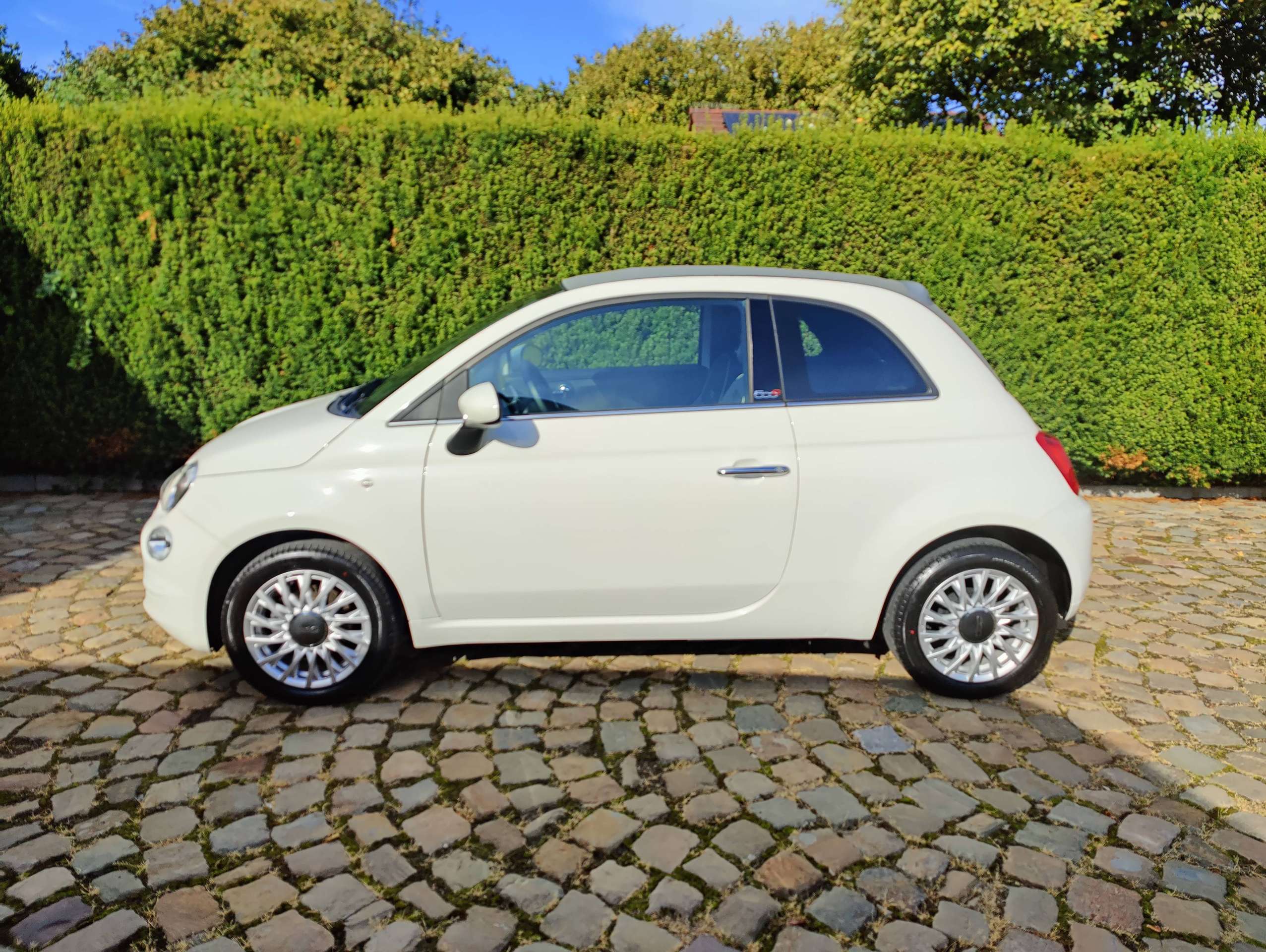 d9db9e01-1a3f-43b7-8b4f-5354ed8418d011-fiat-500c-500c-1-2i-lounge-eu6d-temp-lounge-20260831.jpg