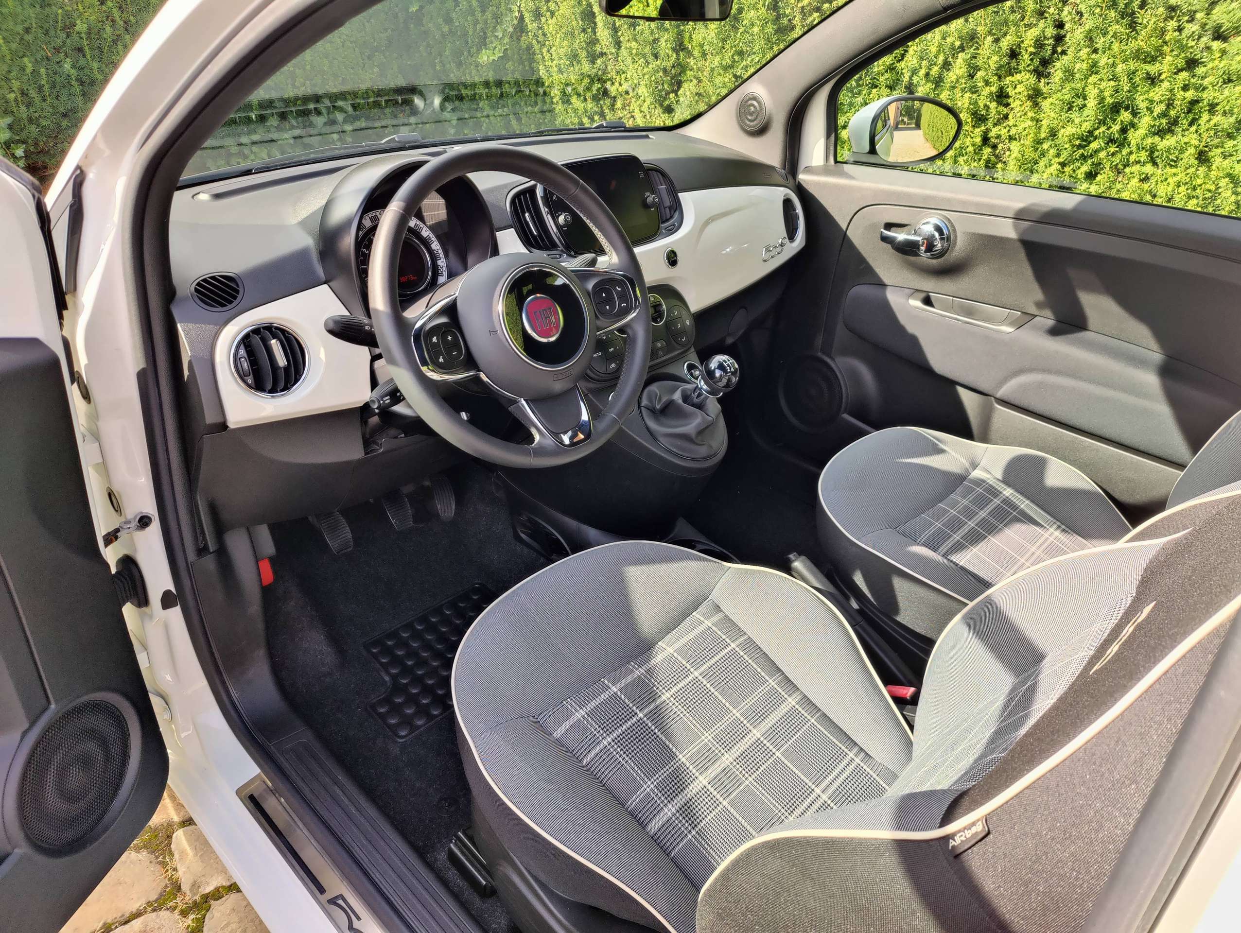 d9db9e01-1a3f-43b7-8b4f-5354ed8418d015-fiat-500c-500c-1-2i-lounge-eu6d-temp-lounge-20260831.jpg