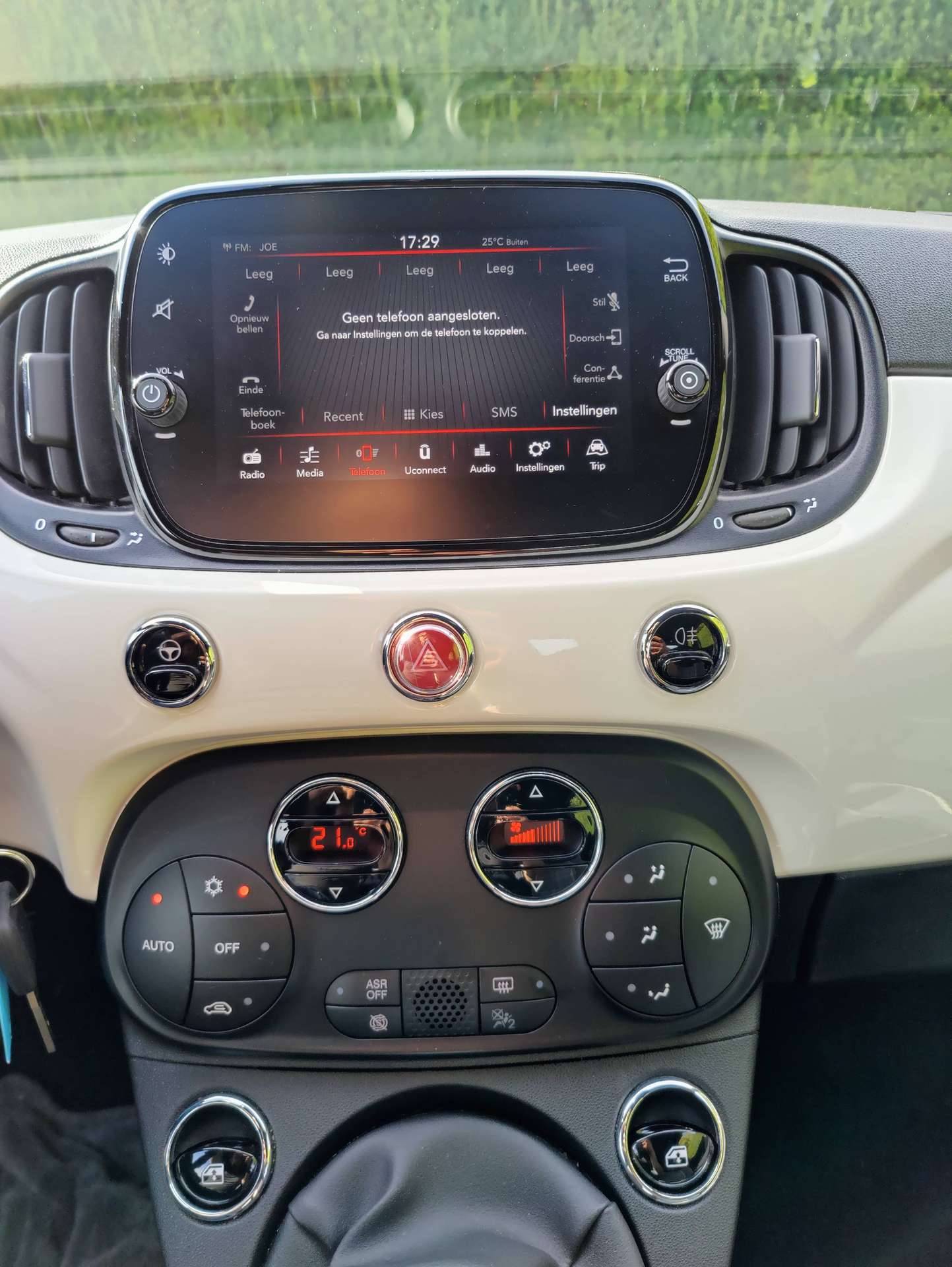 d9db9e01-1a3f-43b7-8b4f-5354ed8418d020-fiat-500c-500c-1-2i-lounge-eu6d-temp-lounge-20260831.jpg