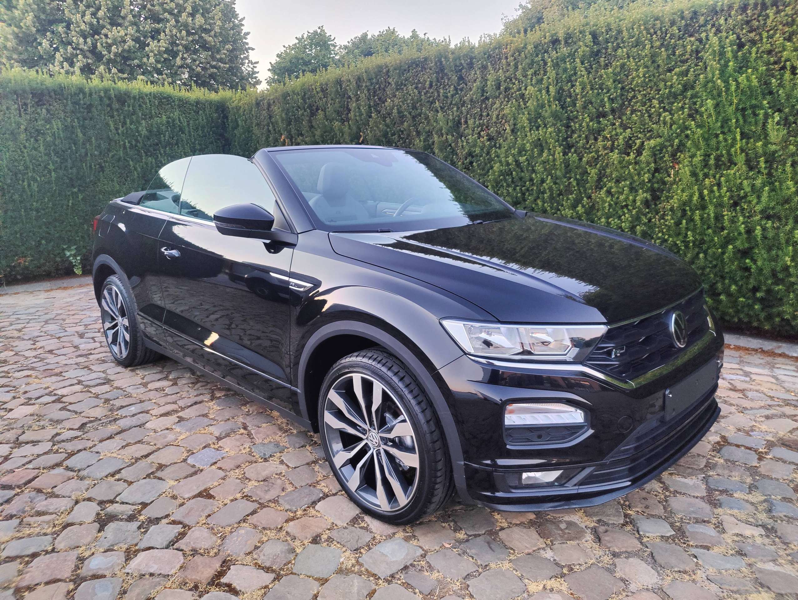 f9056918-3029-41b7-bd9e-10f596a62e6c1-volkswagen-t-roc-t-roc-cabriolet-1-5-tsi-r-line-opf-dsg-20260815.jpg