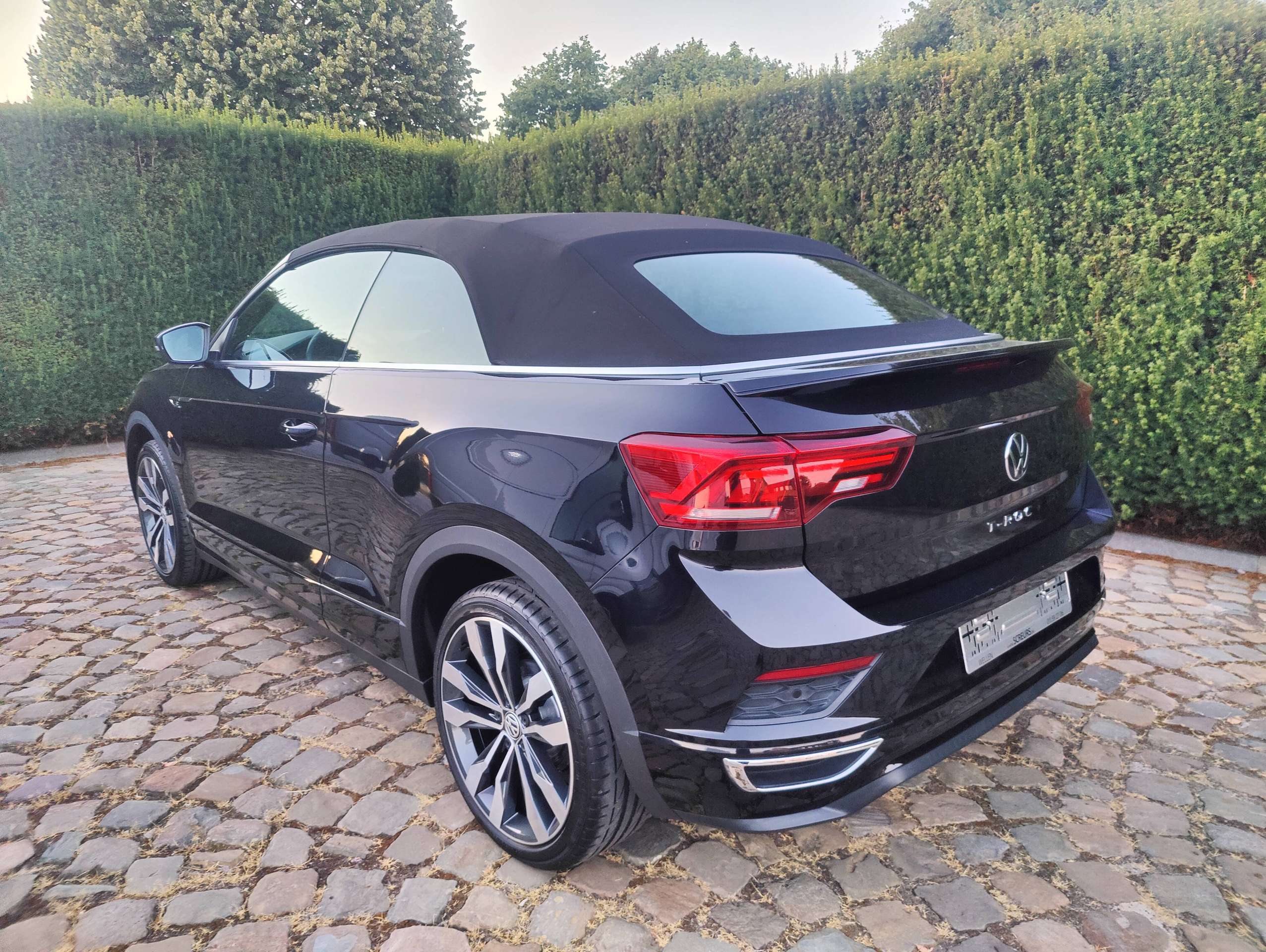 f9056918-3029-41b7-bd9e-10f596a62e6c13-volkswagen-t-roc-t-roc-cabriolet-1-5-tsi-r-line-opf-dsg-20260815.jpg