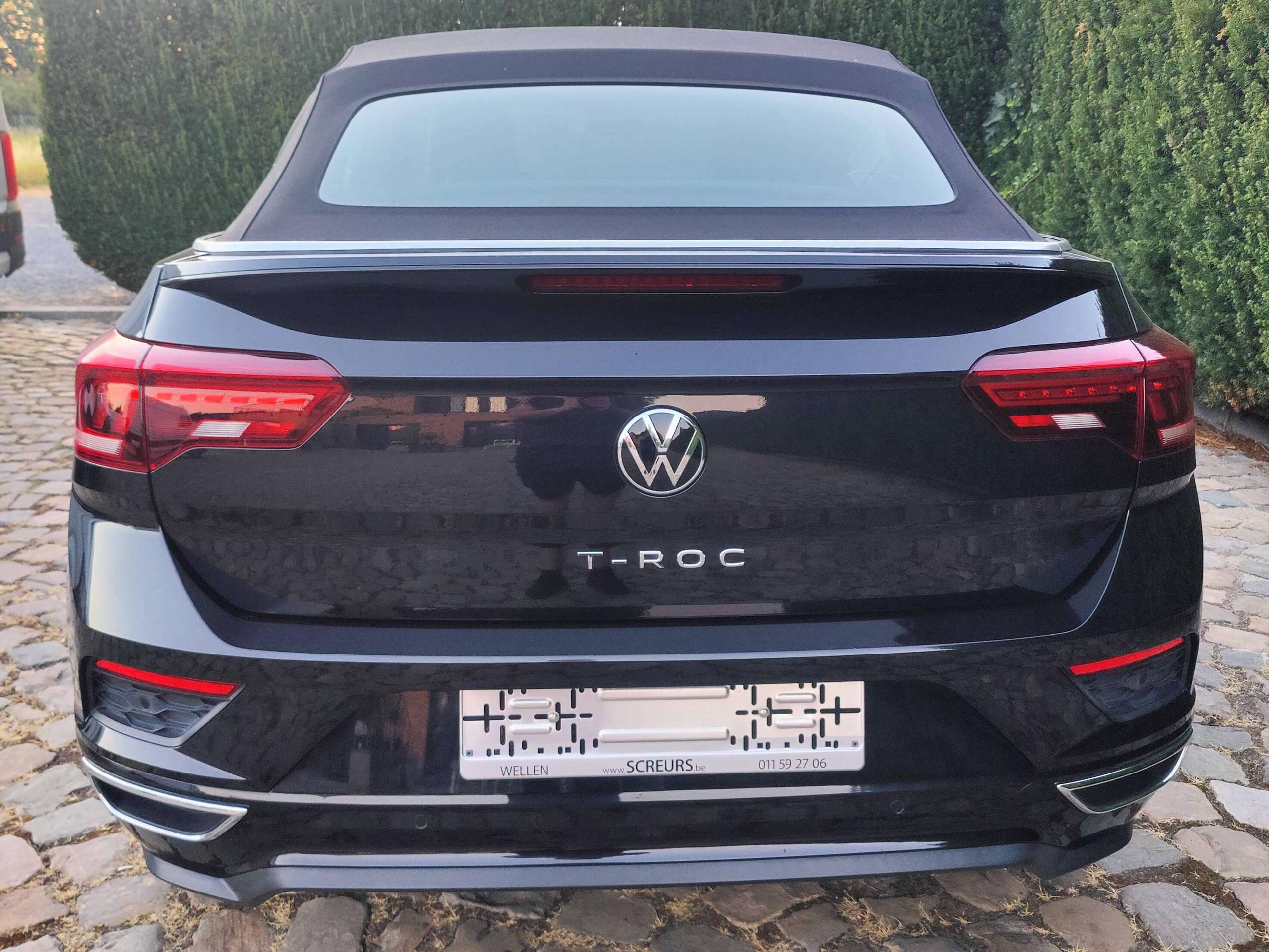 f9056918-3029-41b7-bd9e-10f596a62e6c14-volkswagen-t-roc-t-roc-cabriolet-1-5-tsi-r-line-opf-dsg-20260815.jpg