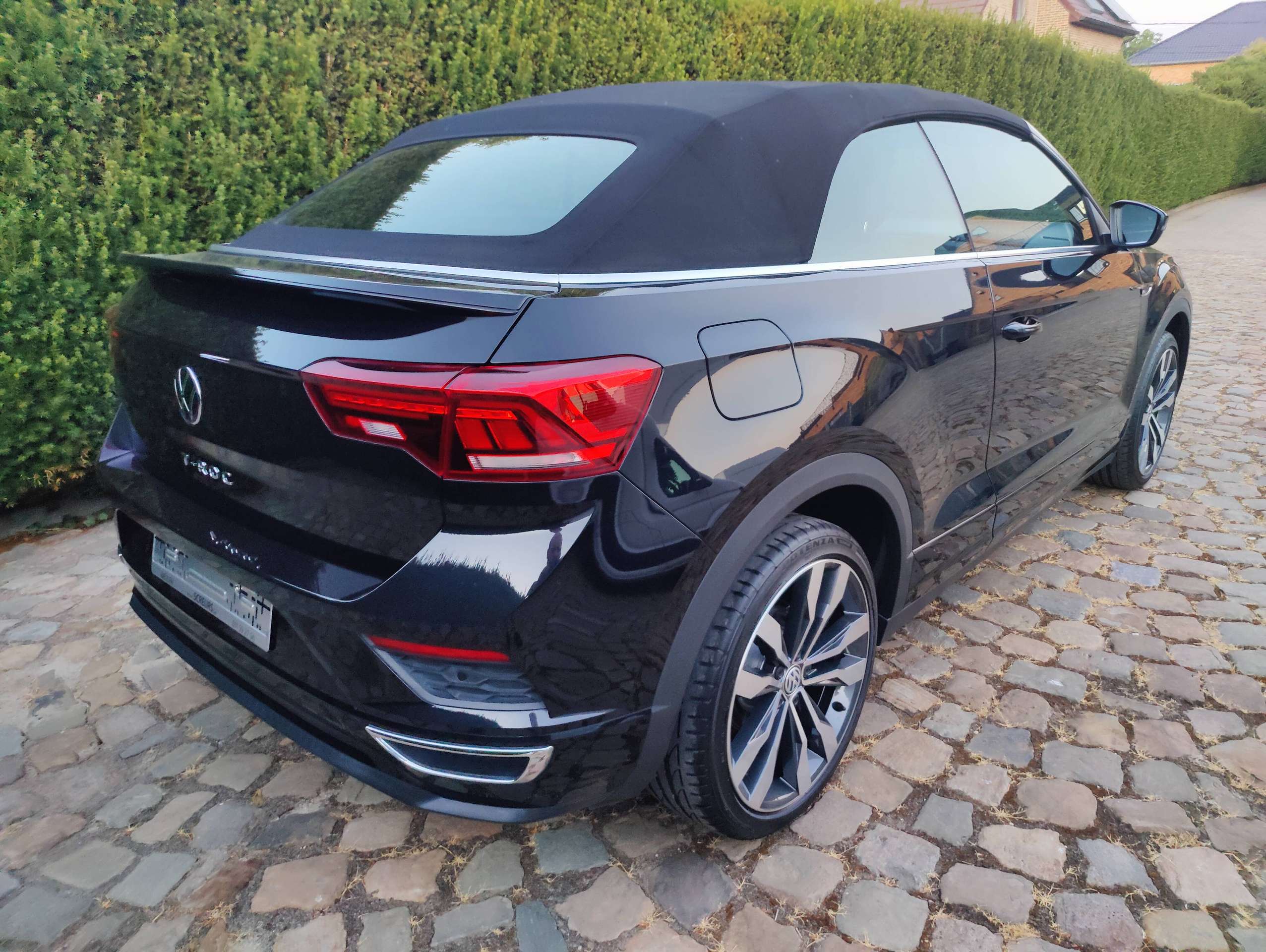 f9056918-3029-41b7-bd9e-10f596a62e6c15-volkswagen-t-roc-t-roc-cabriolet-1-5-tsi-r-line-opf-dsg-20260815.jpg