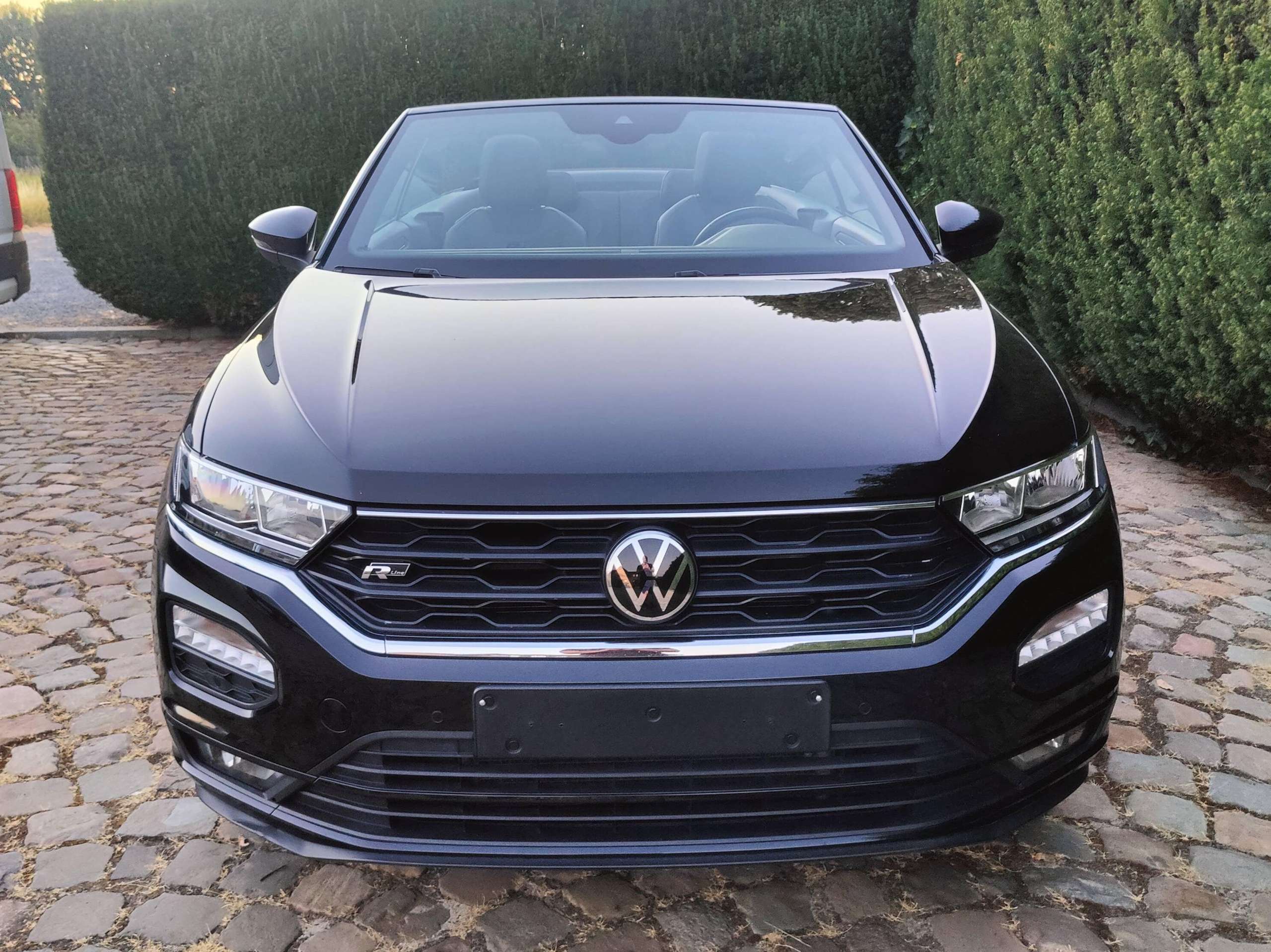 f9056918-3029-41b7-bd9e-10f596a62e6c2-volkswagen-t-roc-t-roc-cabriolet-1-5-tsi-r-line-opf-dsg-20260815.jpg