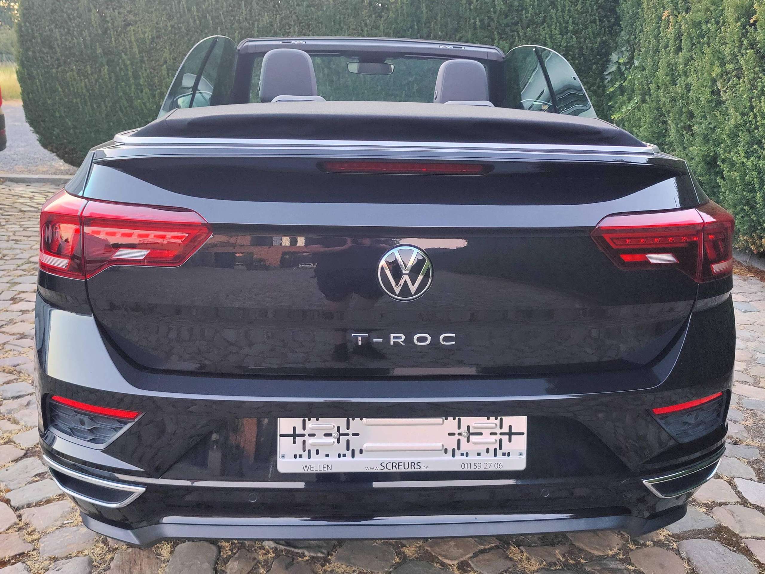 f9056918-3029-41b7-bd9e-10f596a62e6c6-volkswagen-t-roc-t-roc-cabriolet-1-5-tsi-r-line-opf-dsg-20260815.jpg