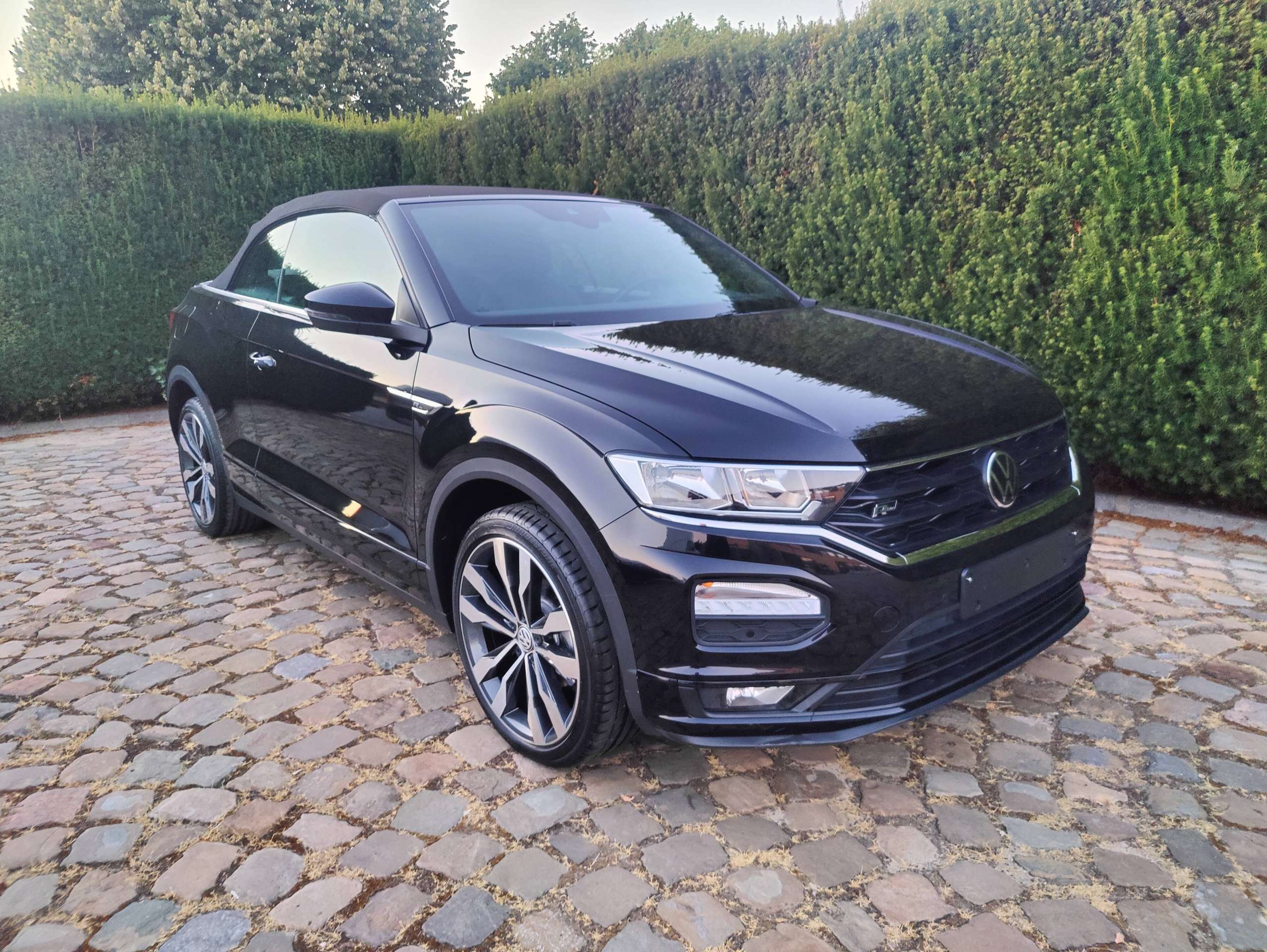 f9056918-3029-41b7-bd9e-10f596a62e6c9-volkswagen-t-roc-t-roc-cabriolet-1-5-tsi-r-line-opf-dsg-20260815.jpg