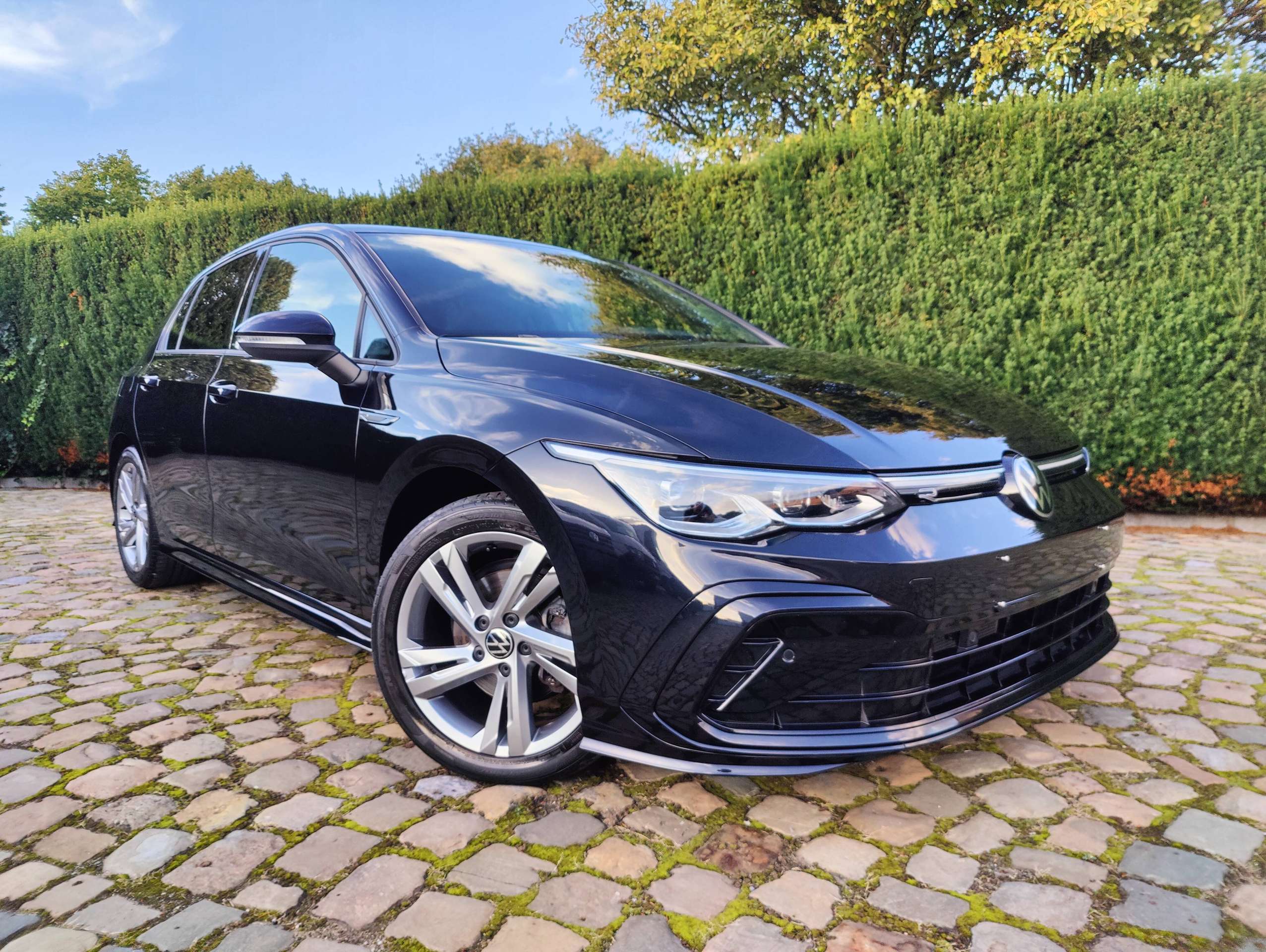 299c63ca-20ad-428f-925e-25360f8bf73b1-volkswagen-golf-golf-1-5-etsi-r-line-business-premium-opf-dsg-20260919.jpg