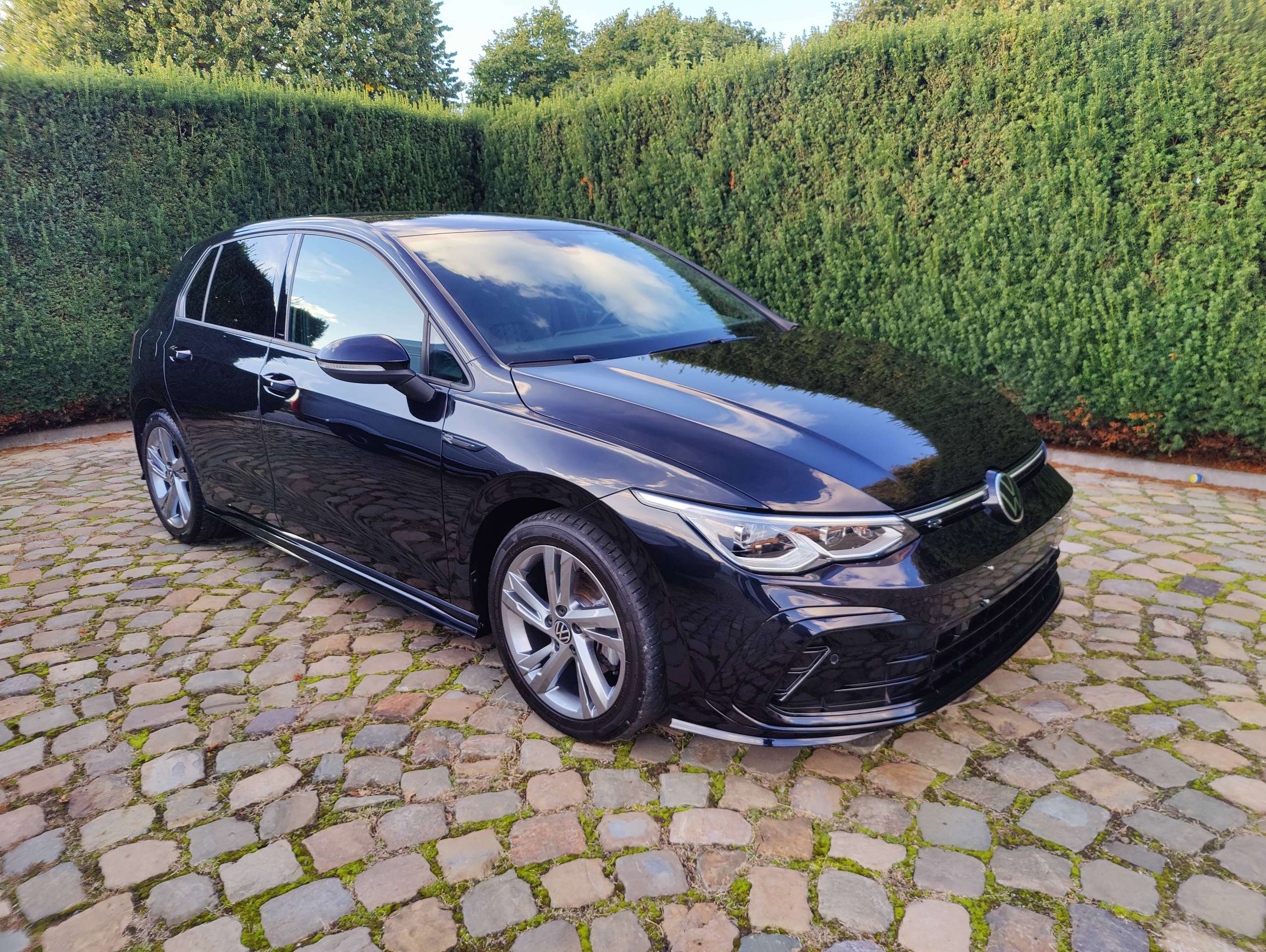 299c63ca-20ad-428f-925e-25360f8bf73b2-volkswagen-golf-golf-1-5-etsi-r-line-business-premium-opf-dsg-20260919.jpg