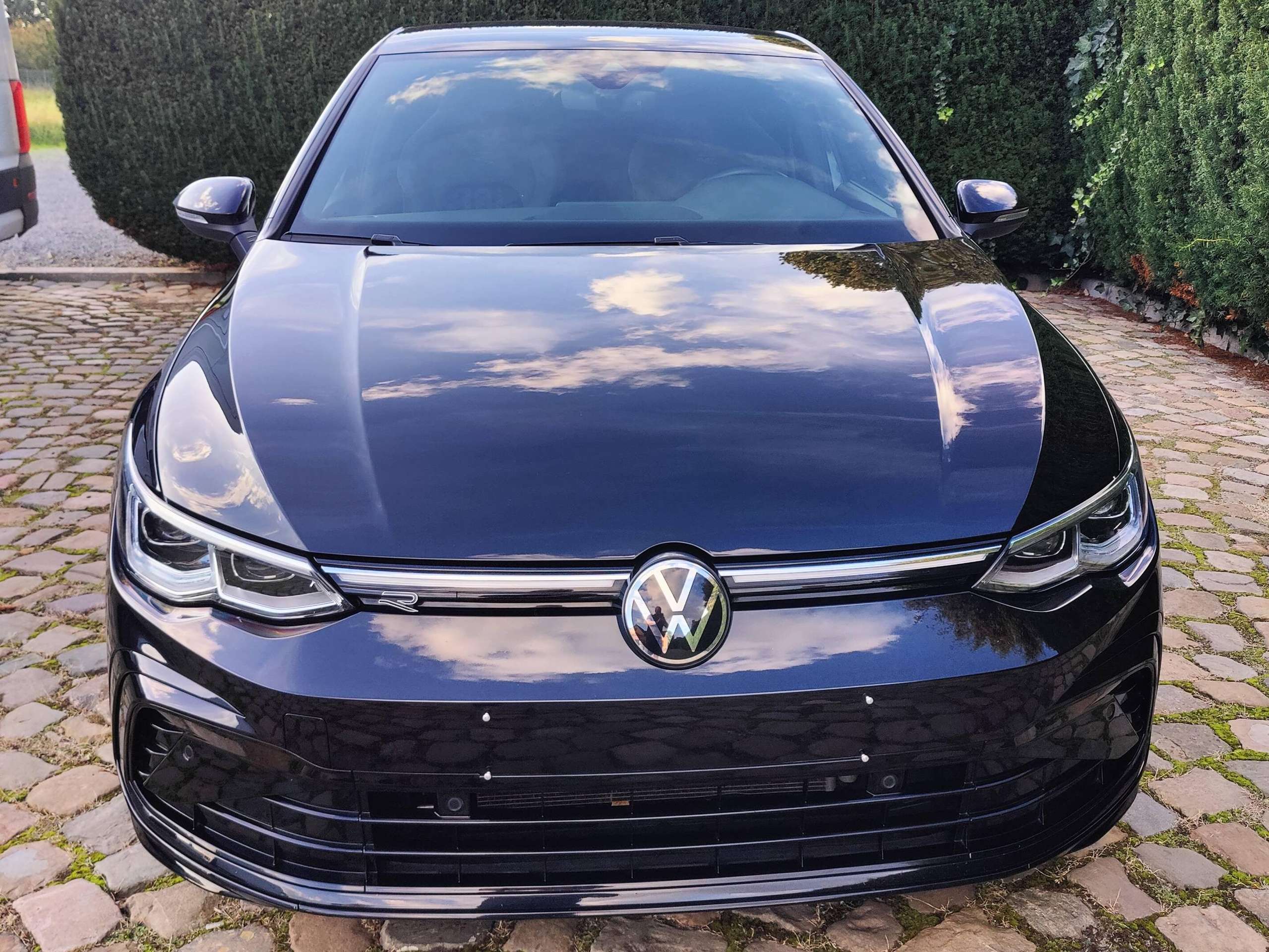 299c63ca-20ad-428f-925e-25360f8bf73b3-volkswagen-golf-golf-1-5-etsi-r-line-business-premium-opf-dsg-20260919.jpg