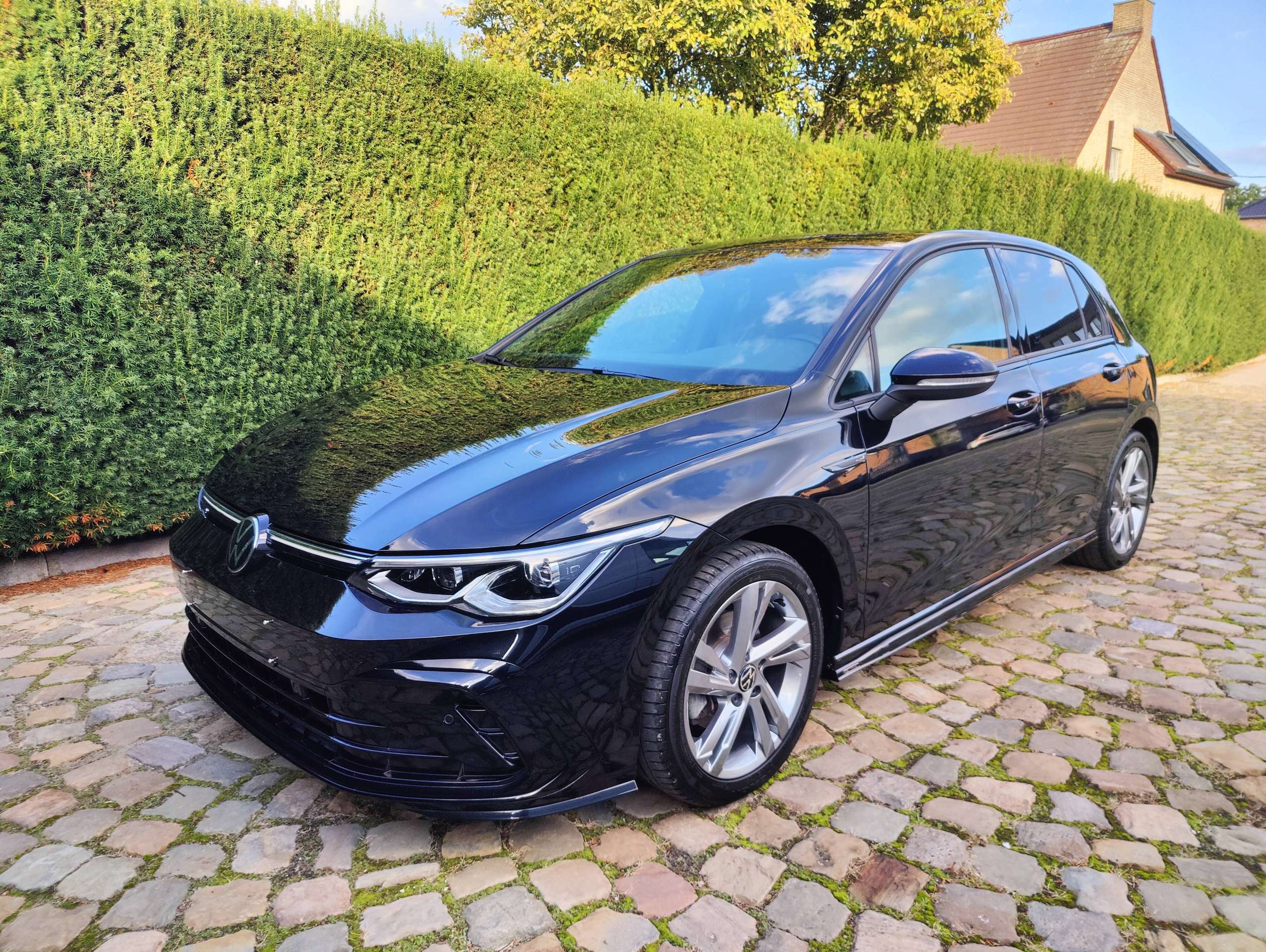 299c63ca-20ad-428f-925e-25360f8bf73b4-volkswagen-golf-golf-1-5-etsi-r-line-business-premium-opf-dsg-20260919.jpg