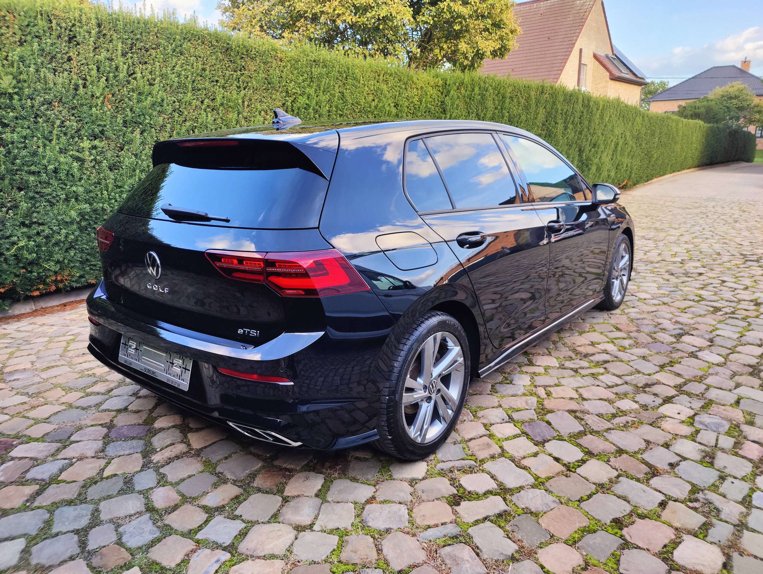 299c63ca-20ad-428f-925e-25360f8bf73b8-volkswagen-golf-golf-1-5-etsi-r-line-business-premium-opf-dsg-20260919.jpg