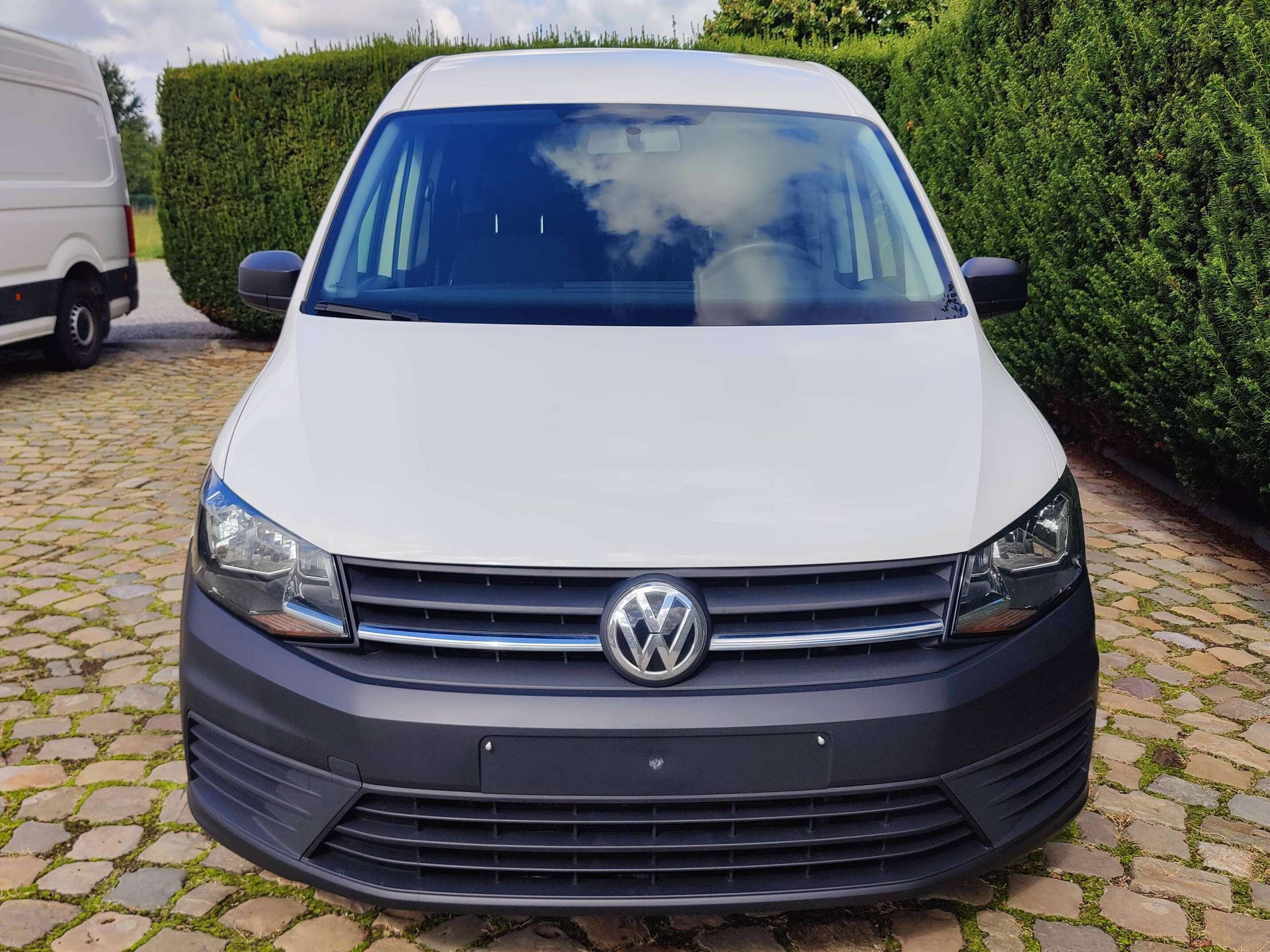 5db599e6-5da7-4683-a3e2-da5641497b752-volkswagen-caddy-2-0-tdi-maxi-5-plaatsen-lichte-vracht-5-place-utilitairee-20260909.jpg
