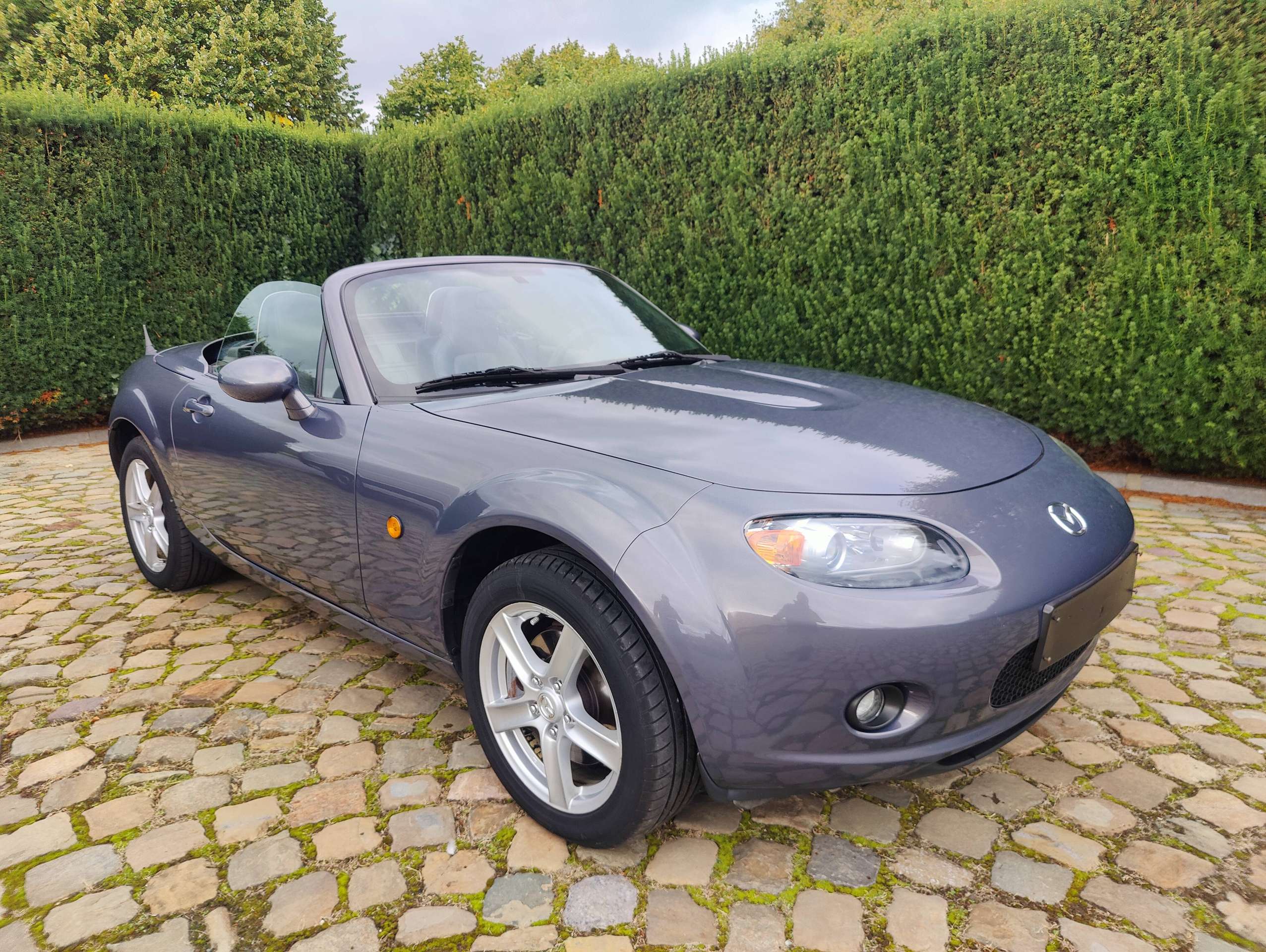 90ecbfeb-7aab-432d-a926-eae4f515fe751-mazda-mx-5-mx-5-roadster-coupe-1-8i-16v-active-20260924.jpg