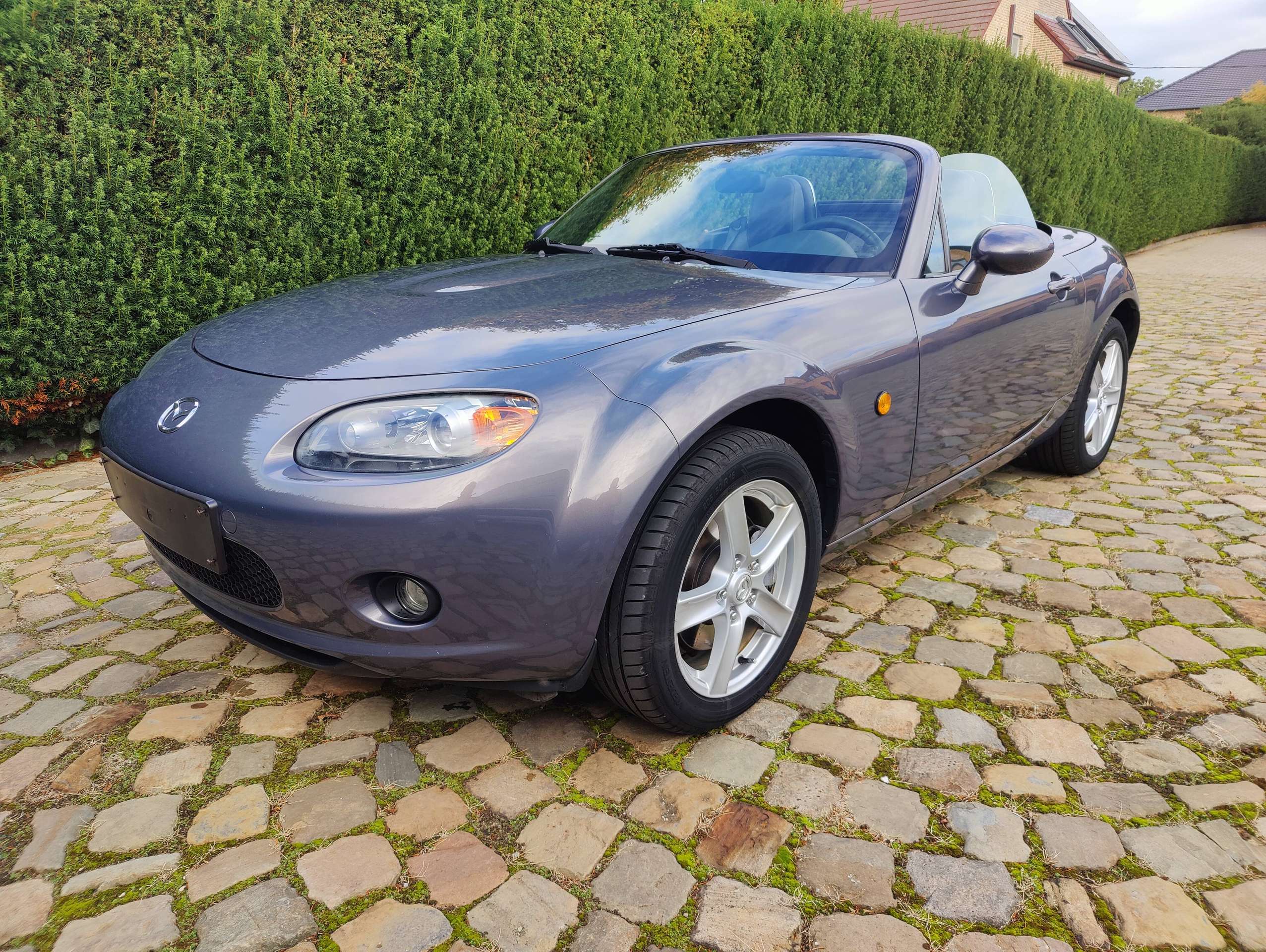 90ecbfeb-7aab-432d-a926-eae4f515fe752-mazda-mx-5-mx-5-roadster-coupe-1-8i-16v-active-20260924.jpg