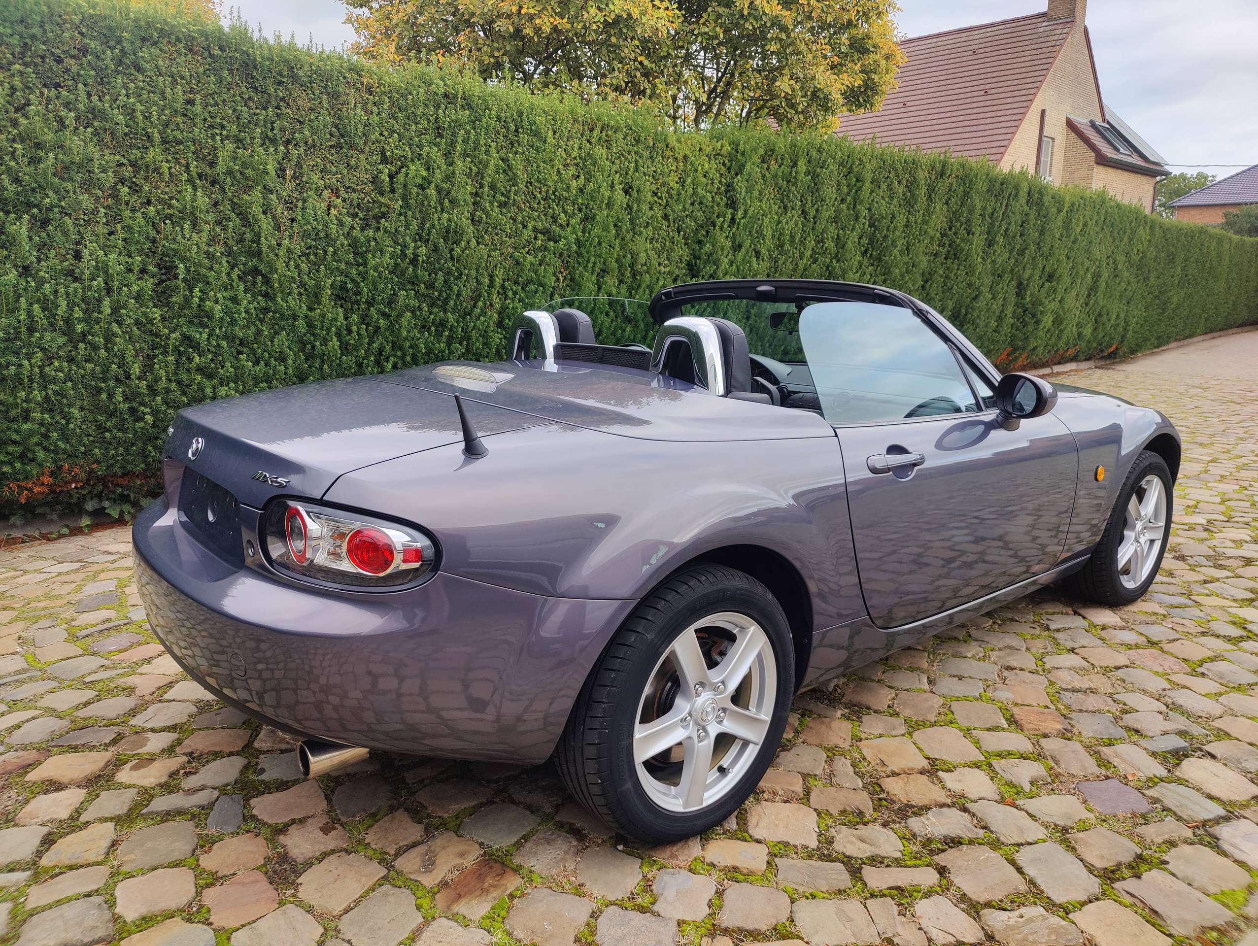 90ecbfeb-7aab-432d-a926-eae4f515fe754-mazda-mx-5-mx-5-roadster-coupe-1-8i-16v-active-20260924.jpg
